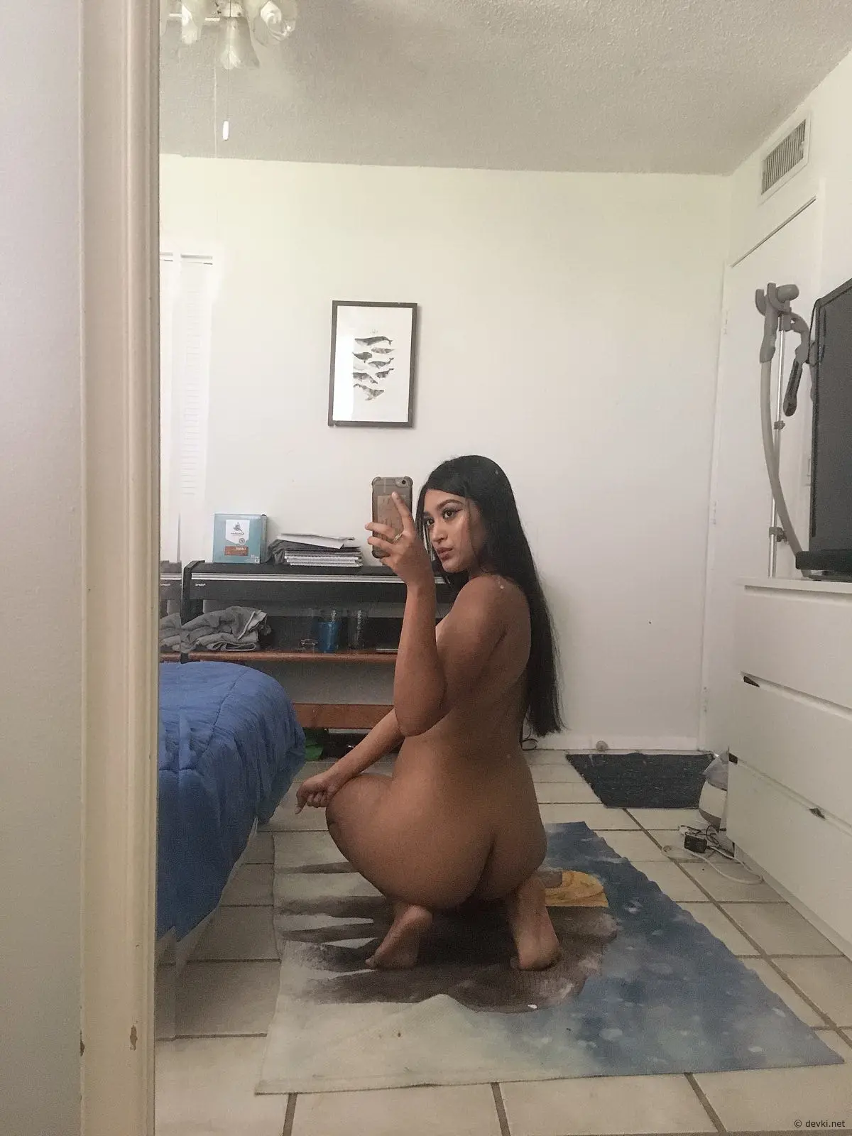 Sexy Amateur Babe's Explicit Photos - Hot and Naughty Pics