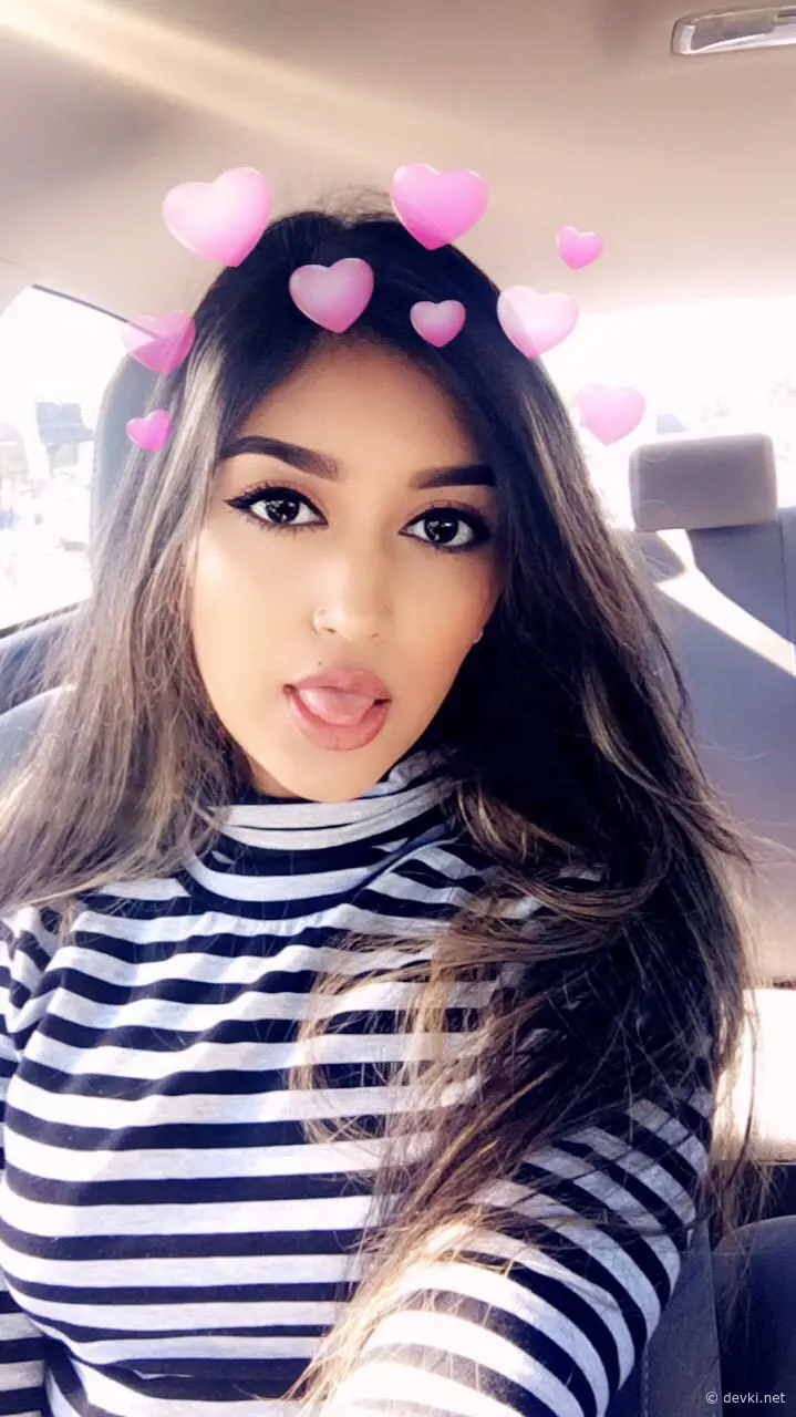 Sexy Amateur Babe's Explicit Photos - Hot and Naughty Pics