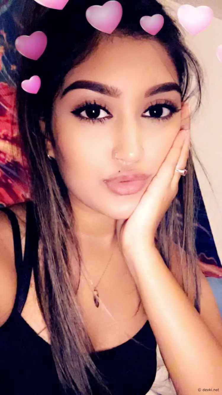 Sexy Amateur Babe's Explicit Photos - Hot and Naughty Pics