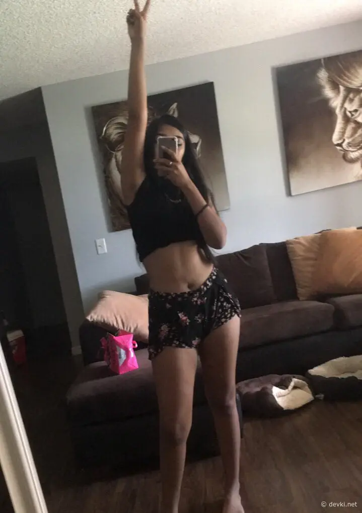 Sexy Amateur Babe's Explicit Photos - Hot and Naughty Pics