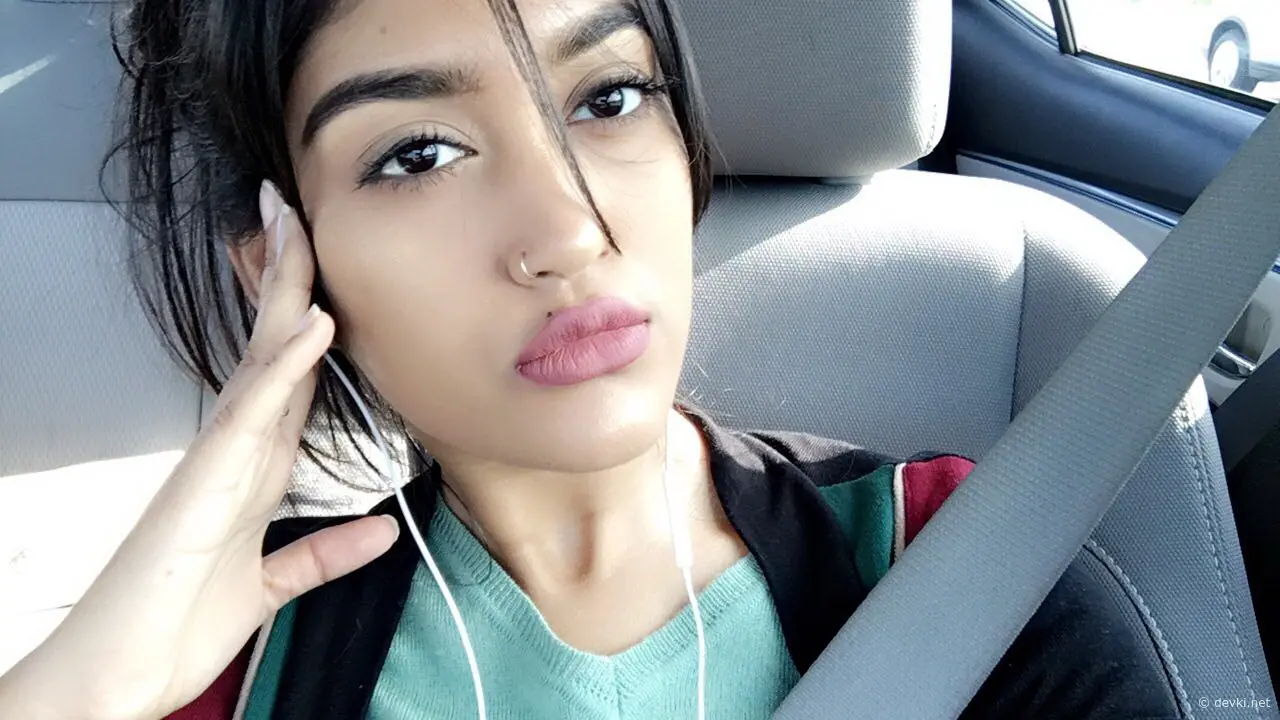 Sexy Amateur Babe's Explicit Photos - Hot and Naughty Pics