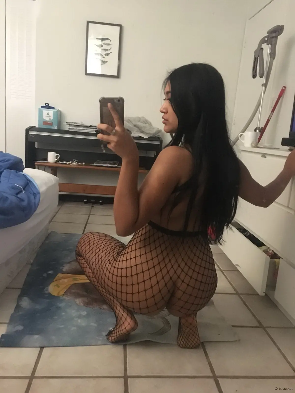Sexy Amateur Babe's Explicit Photos - Hot and Naughty Pics