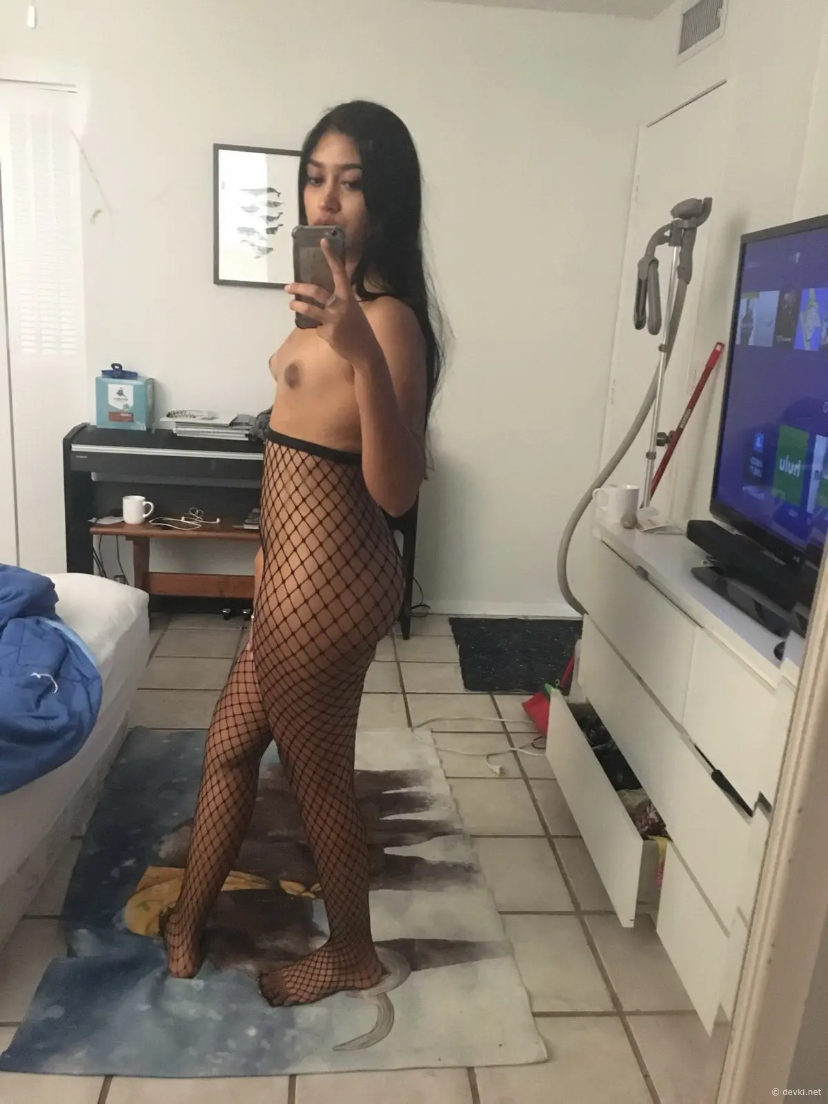 Sexy Amateur Babe's Explicit Photos - Hot and Naughty Pics
