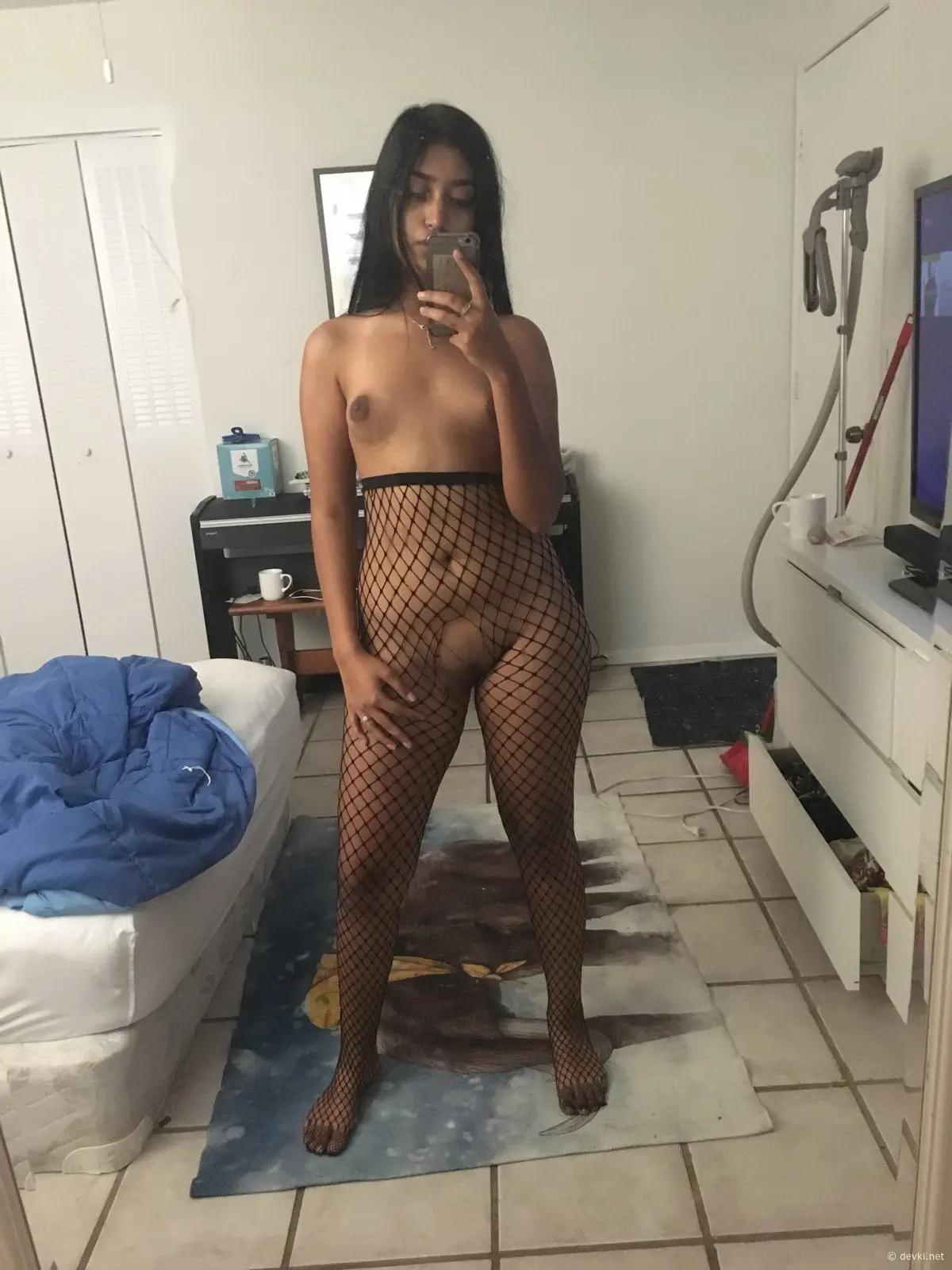 Sexy Amateur Babe's Explicit Photos - Hot and Naughty Pics