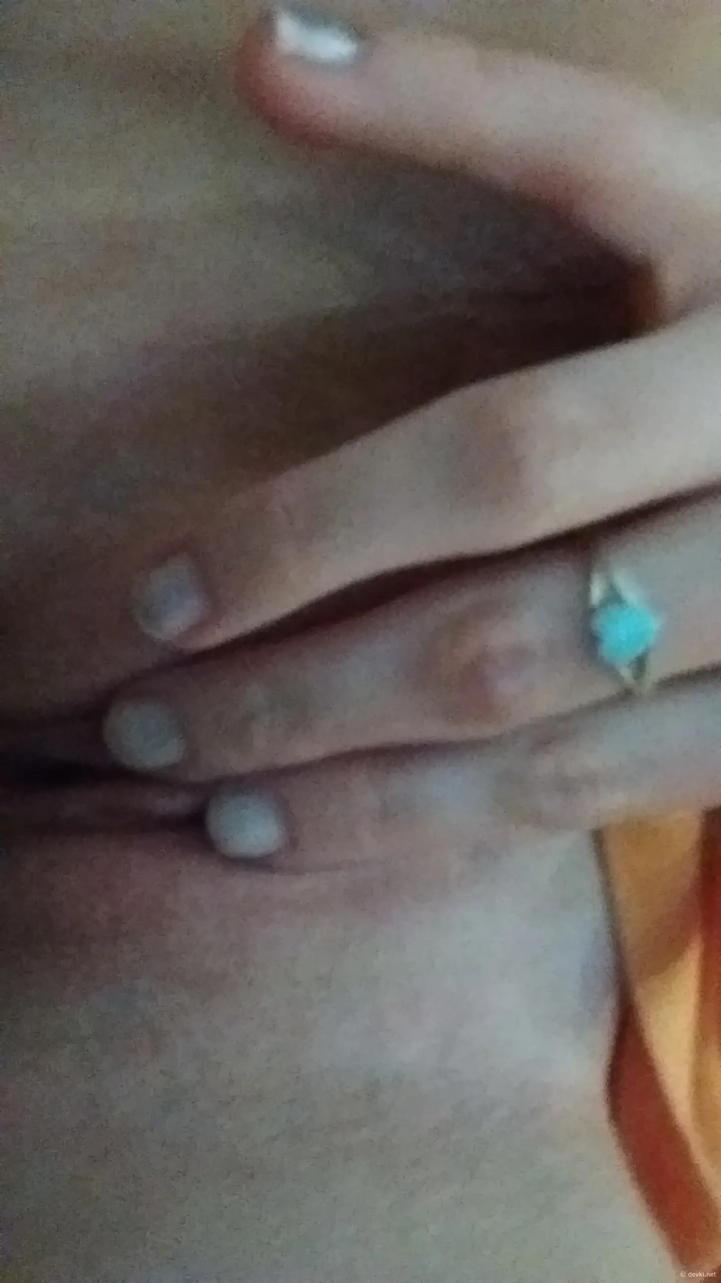 Tanned amateur girl shows pussy: explicit photo gallery