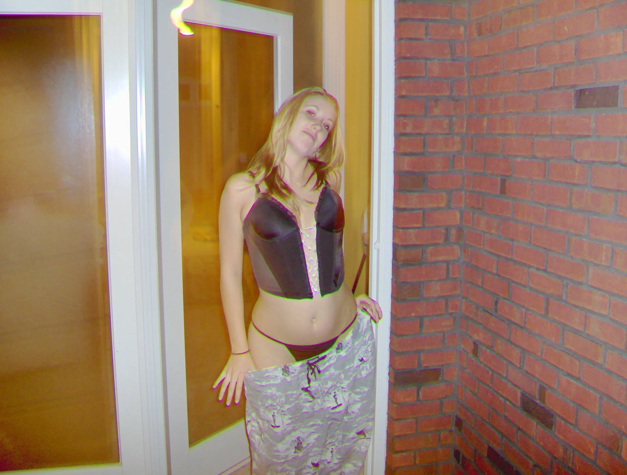 Slim Babe Reveals Hardcore Sex Pics