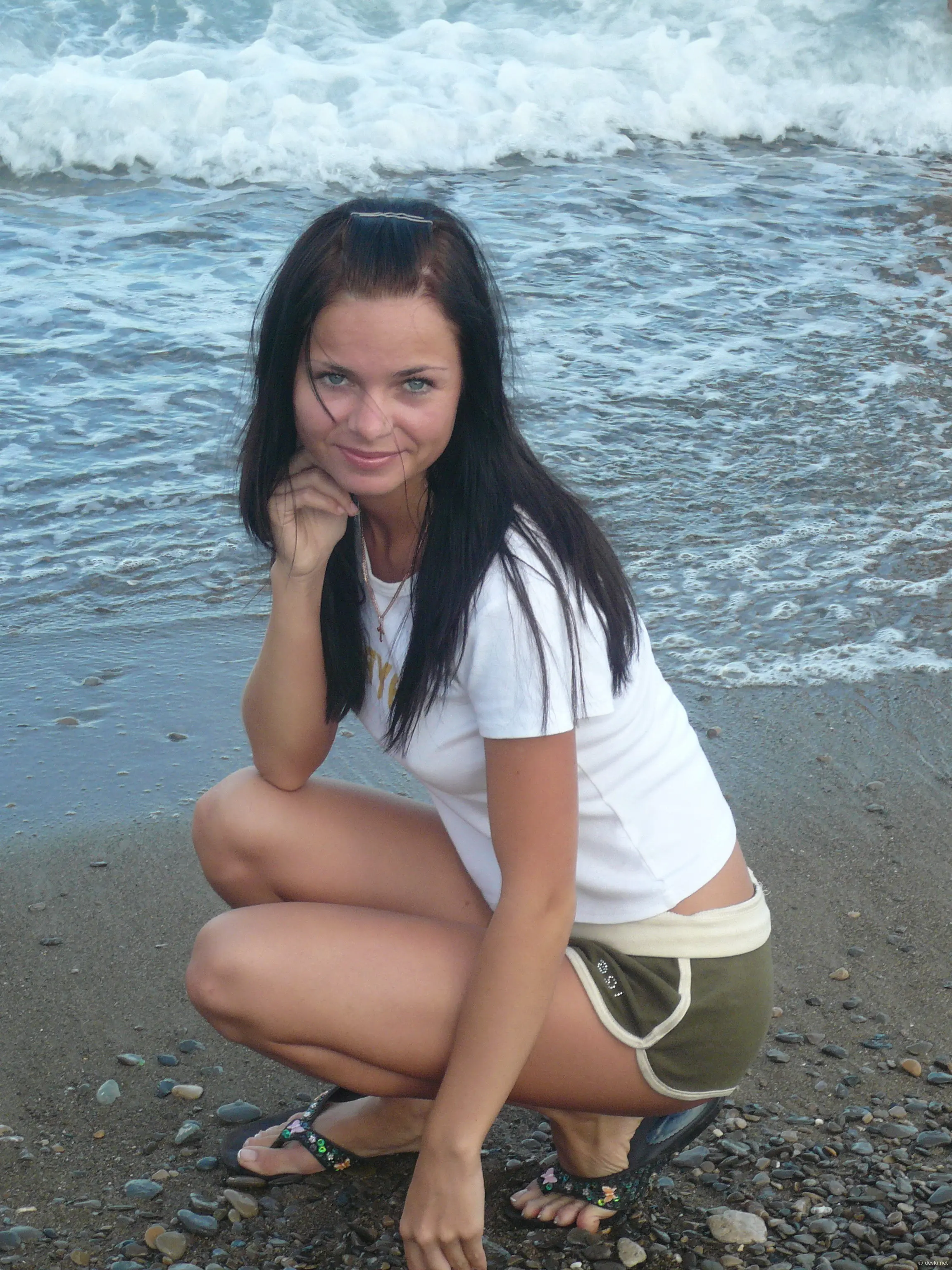 Amateur Babe Exposes Tits: Explicit Photo