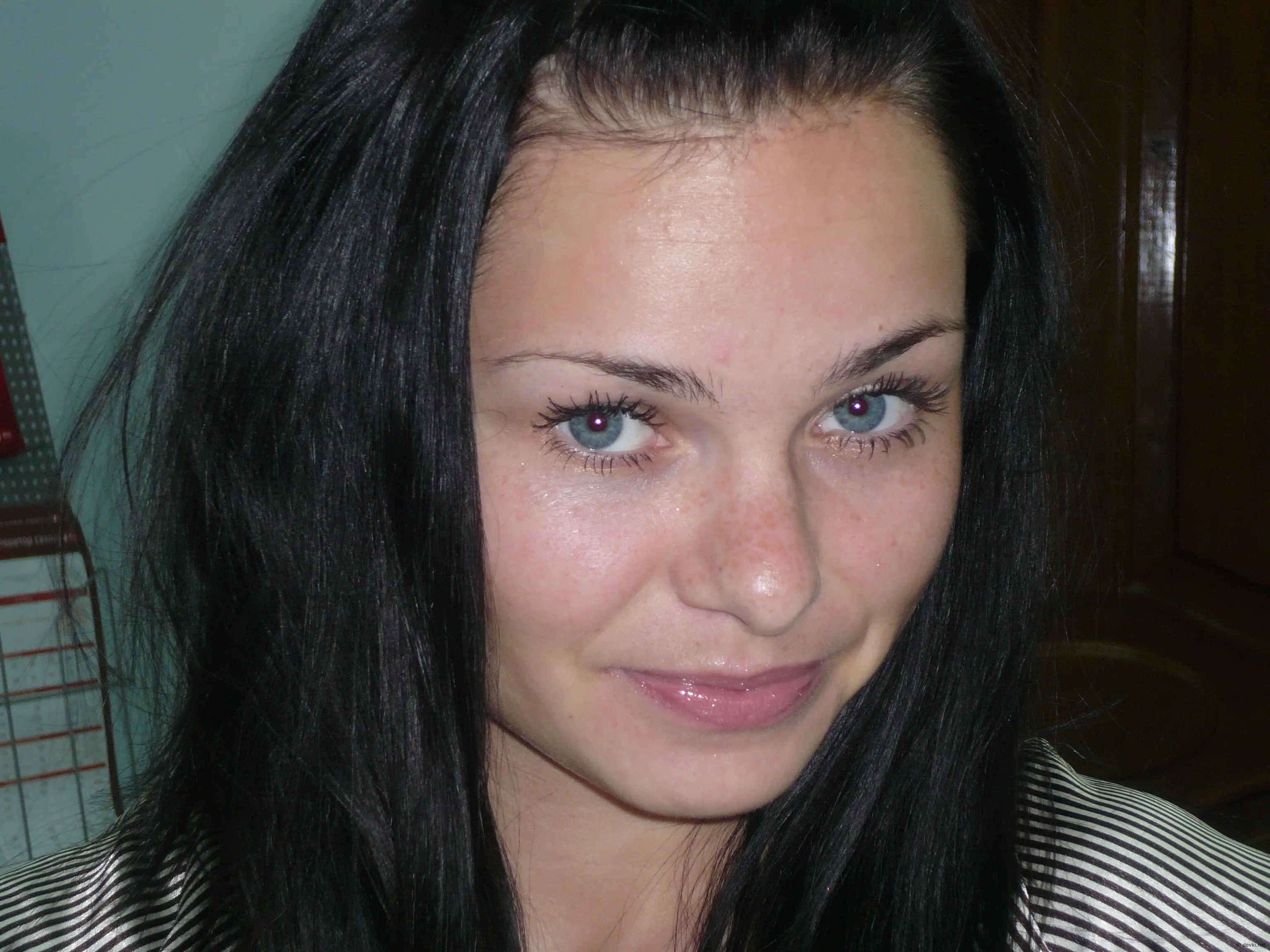 Amateur Babe Exposes Tits: Explicit Photo