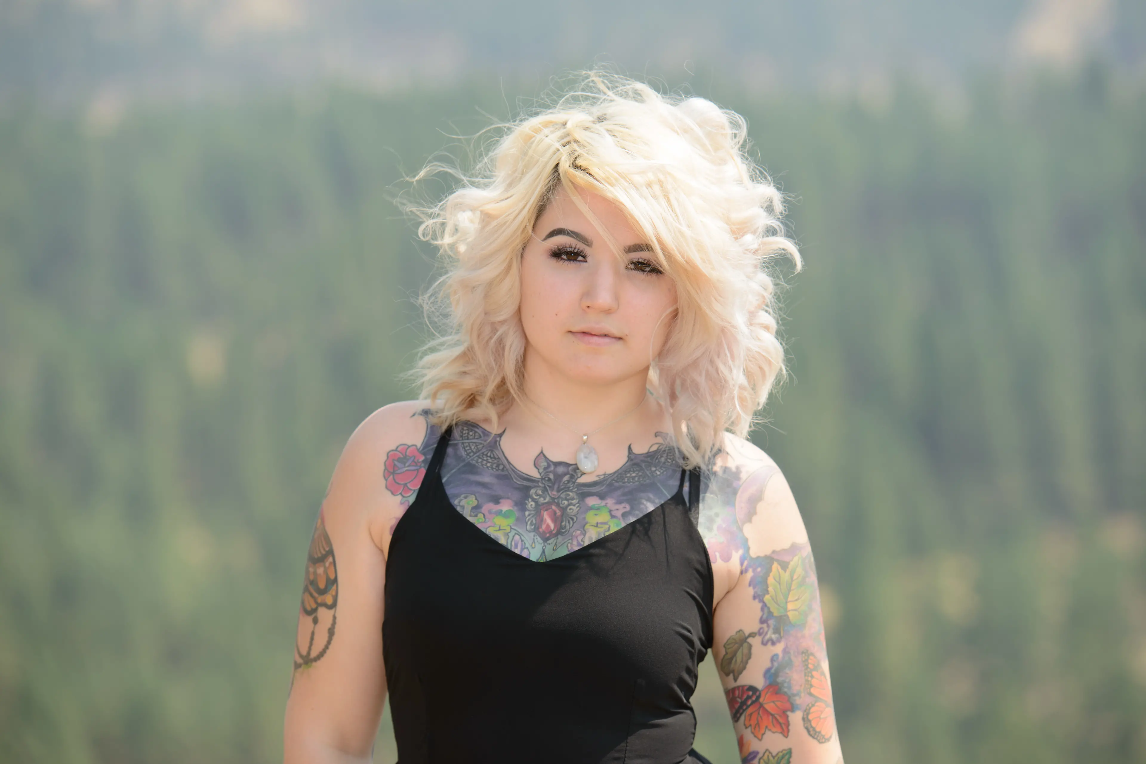 Blonde Shows Off Naked Body and Tattoos in Amateur Photo Shoot