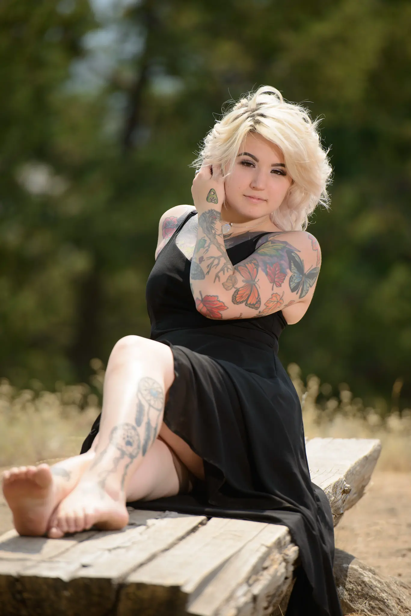 Blonde Shows Off Naked Body and Tattoos in Amateur Photo Shoot