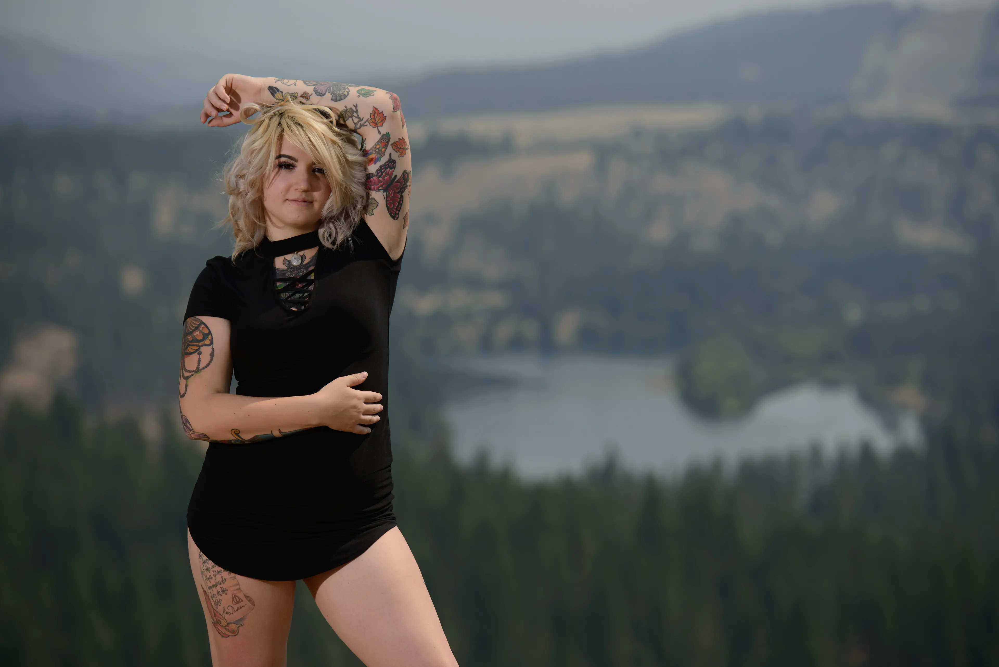 Blonde Shows Off Naked Body and Tattoos in Amateur Photo Shoot