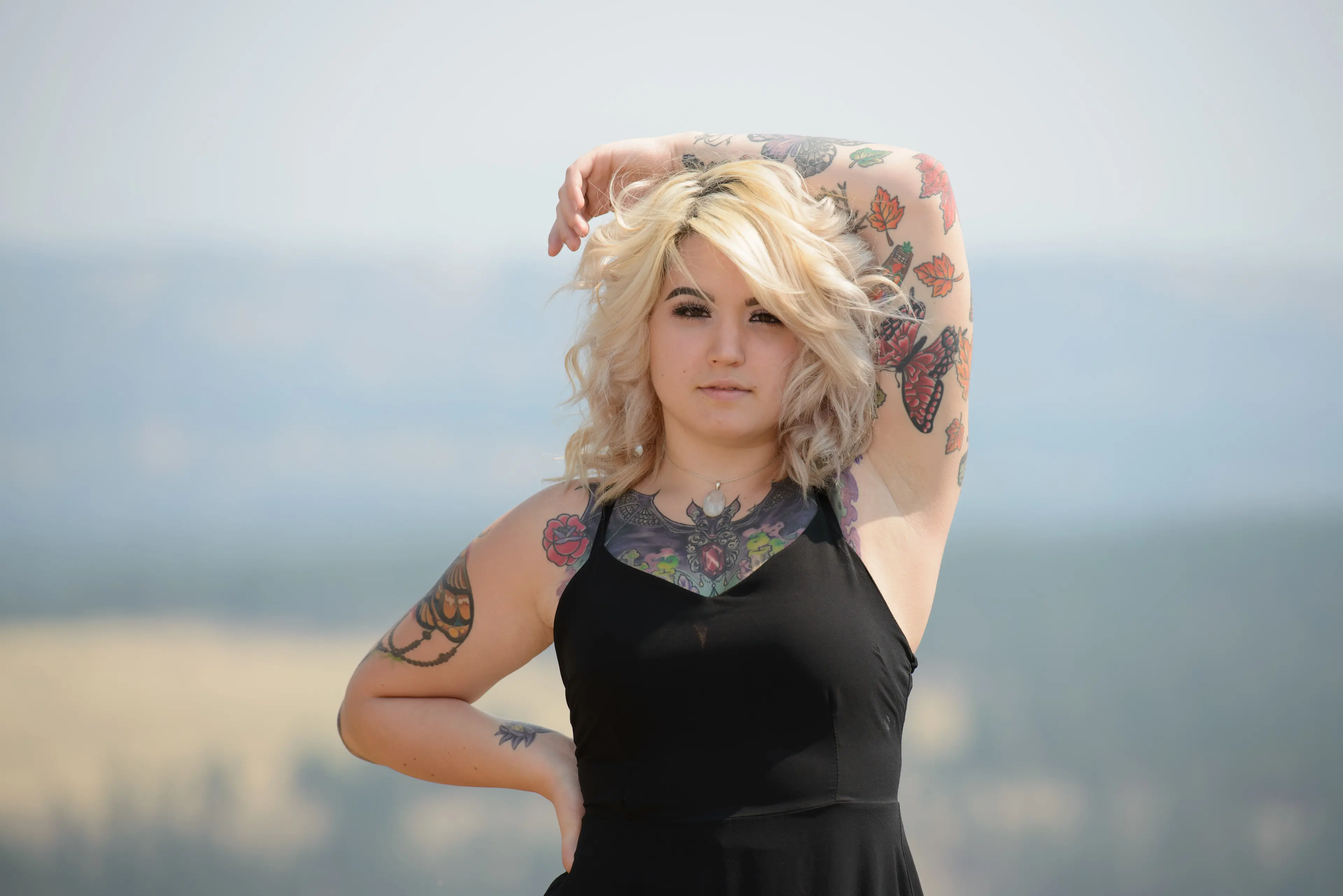 Blonde Shows Off Naked Body and Tattoos in Amateur Photo Shoot