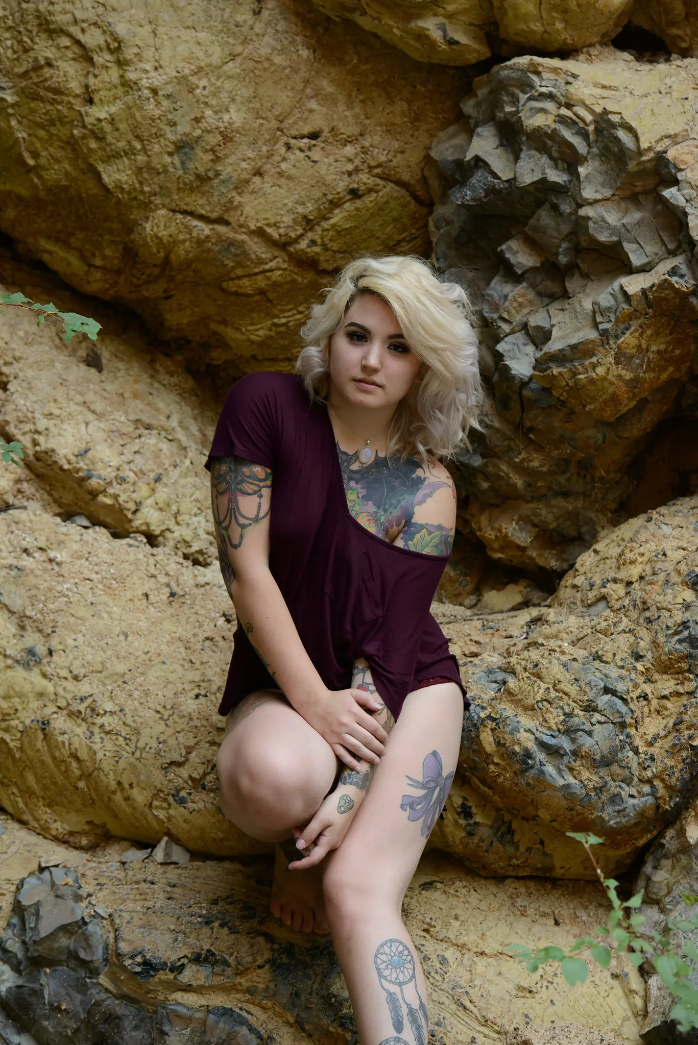 Blonde Shows Off Naked Body and Tattoos in Amateur Photo Shoot