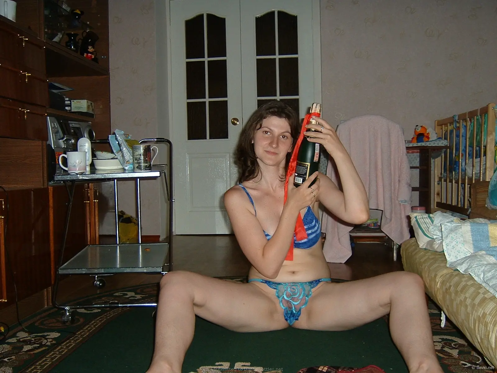 Skinny babe fucks herself with a strapon - Solo anal play with dildo!