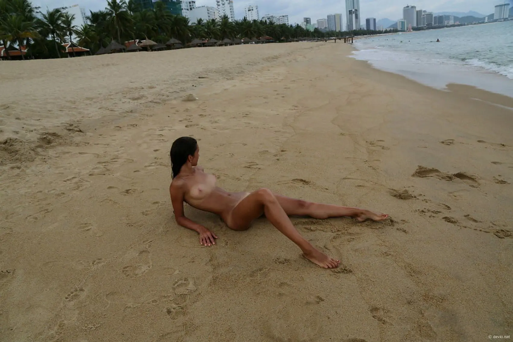 Seductive Romanova Spreads Legs in Explicit Amateur Photo