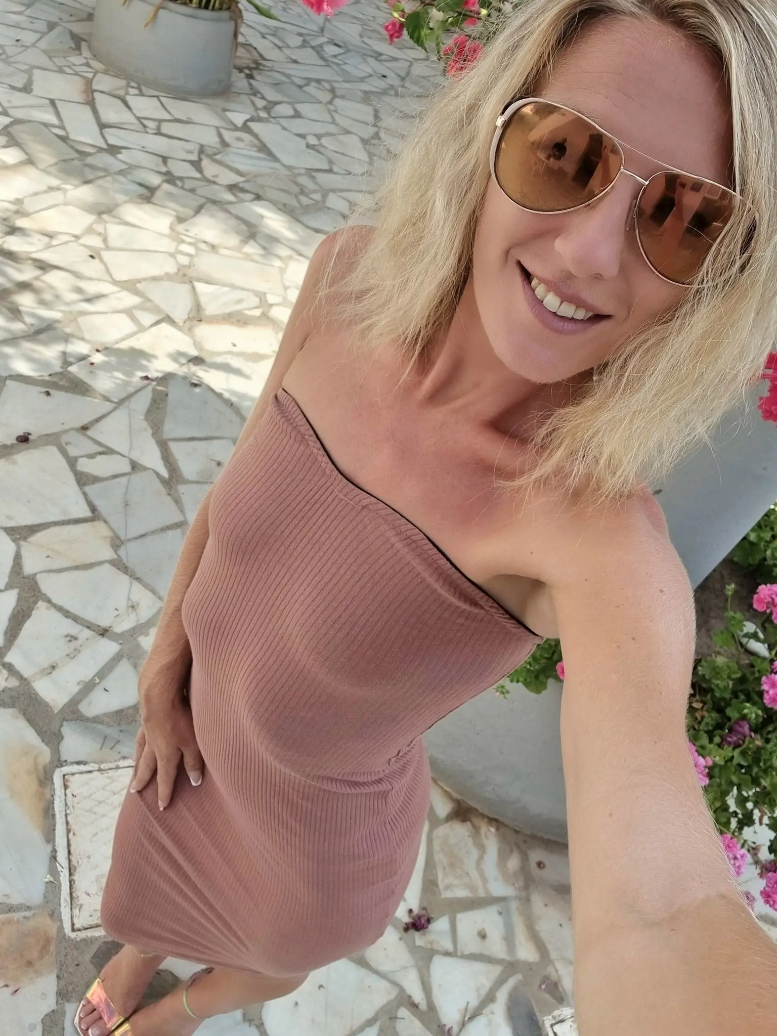 Mature Blonde Maintains Form in Hot Nude Photos - Explicit Sexy Shots