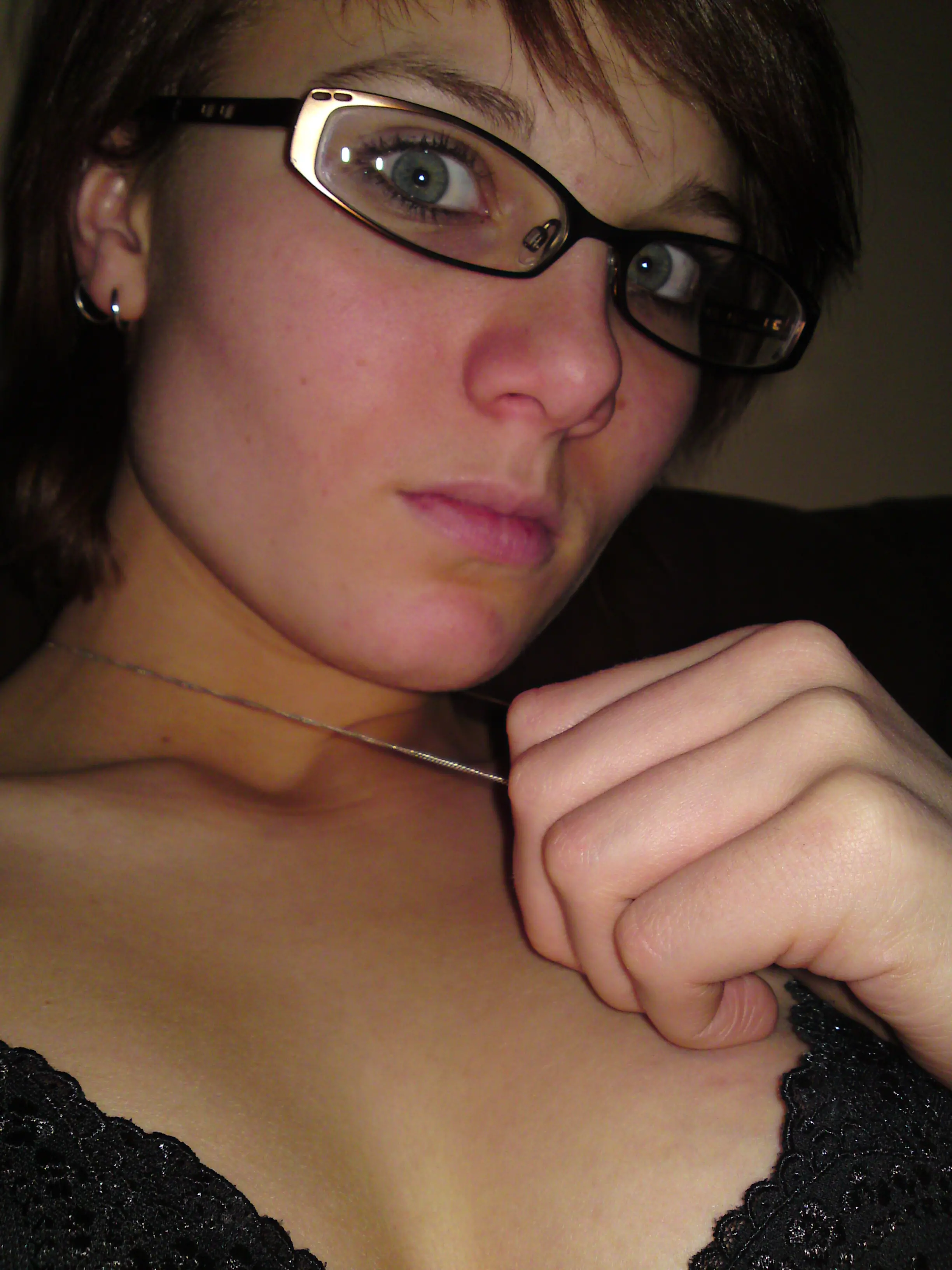 Hot Babe Shows Off Hairy Pussy and Small Tits in Amateur Photo
