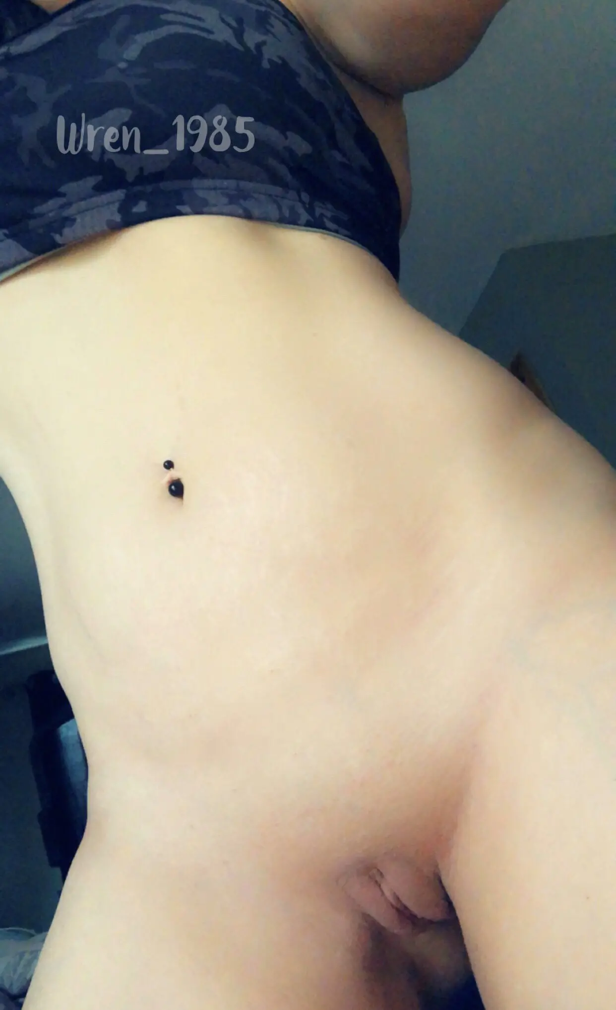 Amateur Babe Exposing Gorgeous Big Natural Tits in Nude Photos