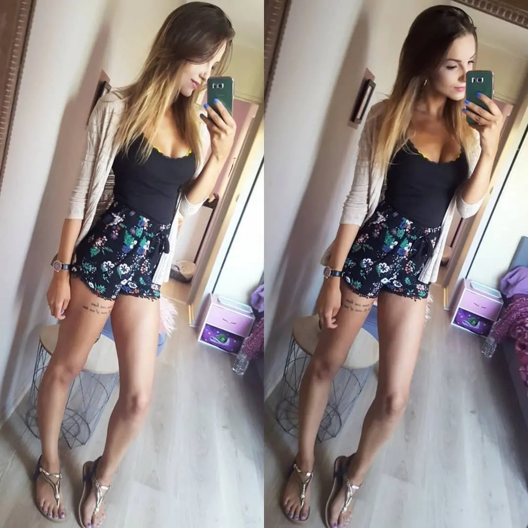 Sexy Skinny Girl Shows Off Beautiful Nude Body - Explicit Amateur Photos