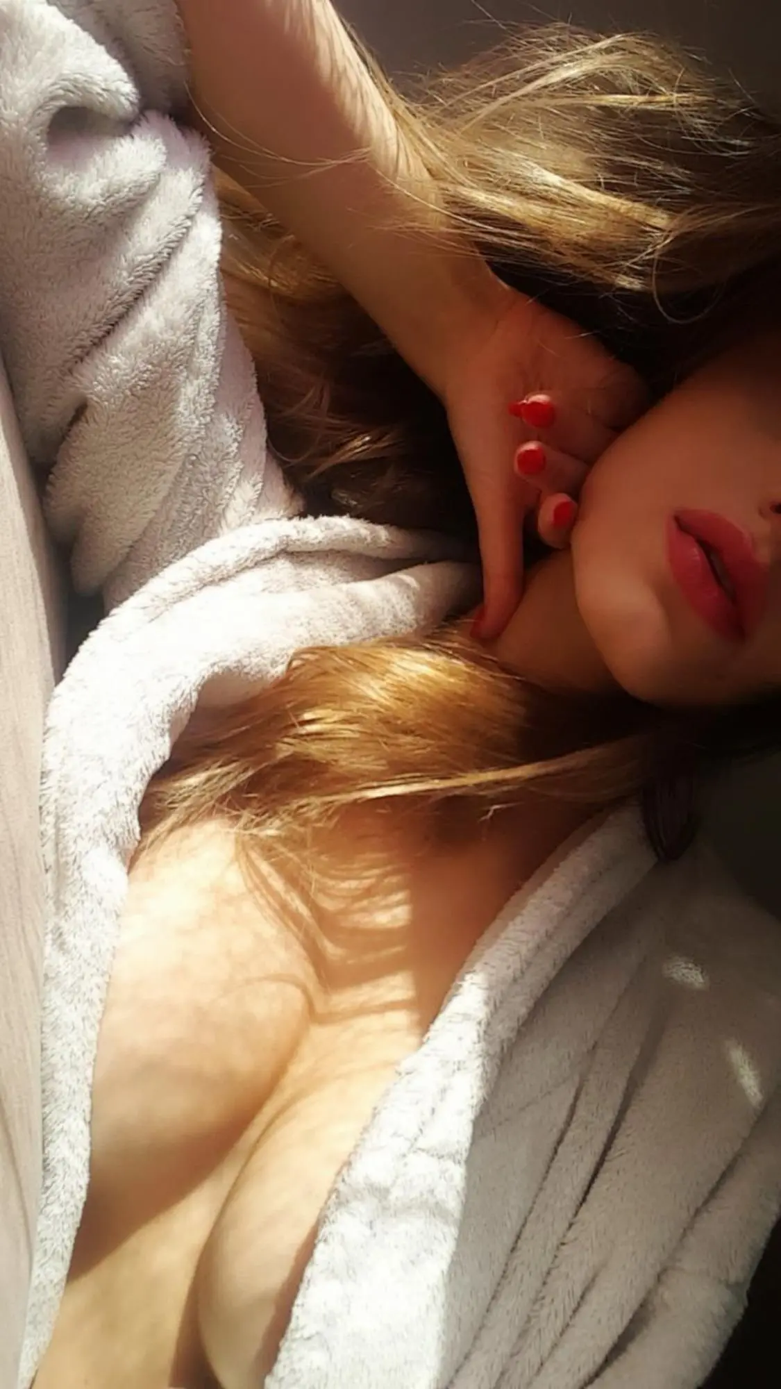 Sexy Skinny Girl Shows Off Beautiful Nude Body - Explicit Amateur Photos