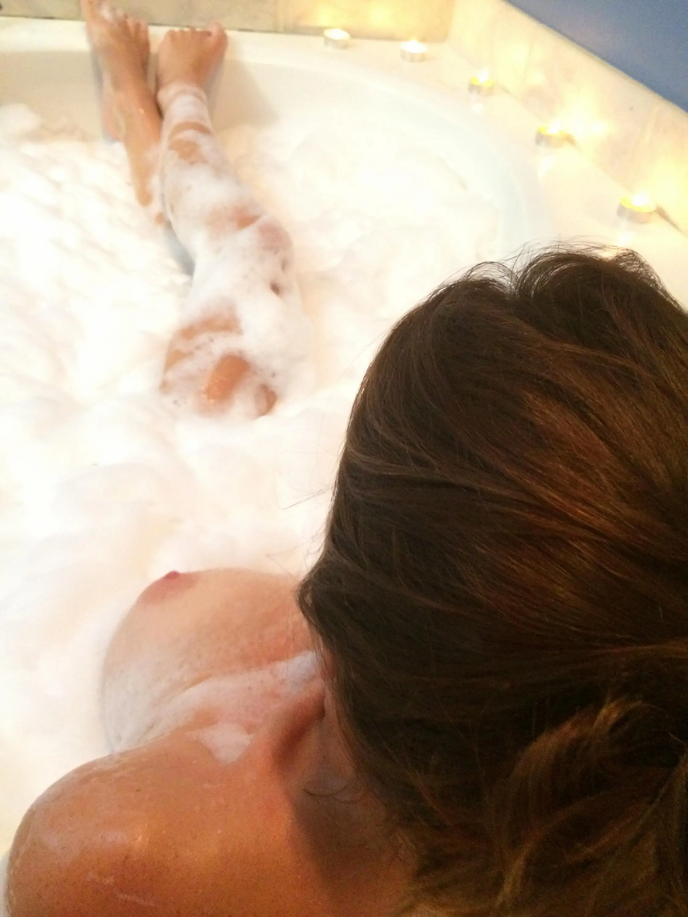 Explicit Amateur Photo: Naked Unknown Girl Spreading Legs