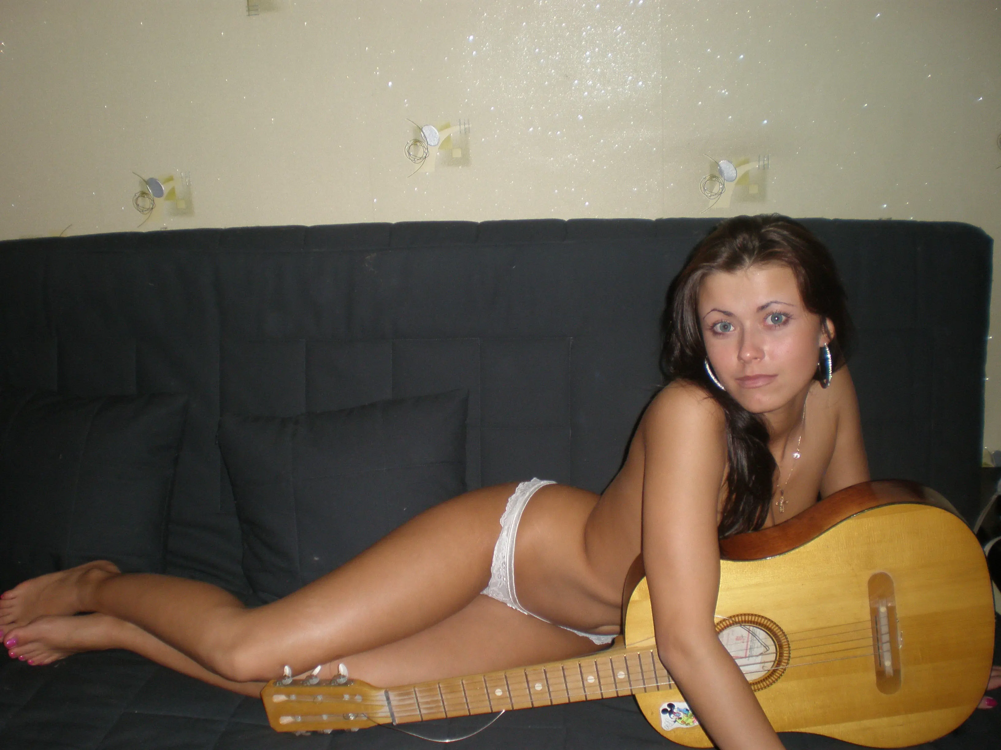 Seductive Amateur Beauty in Erotic Pose: Captivating Sensuality