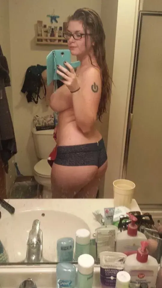 Explicit Nude Girl and Seductive Curves Amateur Photo