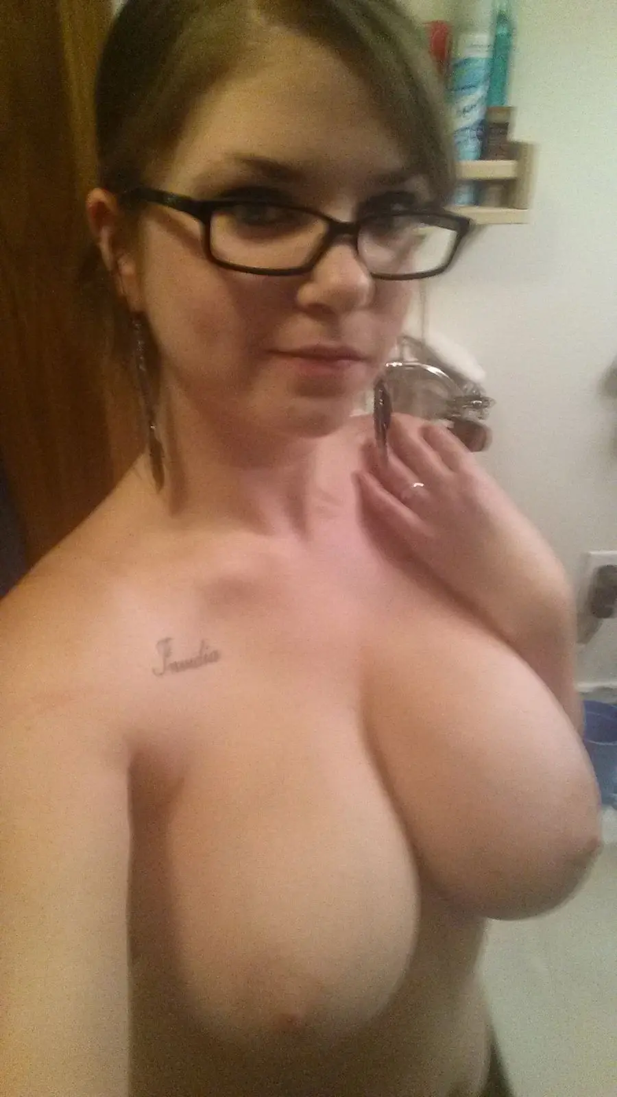 Explicit Nude Girl and Seductive Curves Amateur Photo