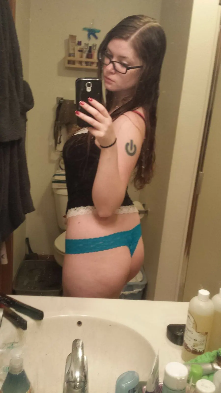 Explicit Nude Girl and Seductive Curves Amateur Photo