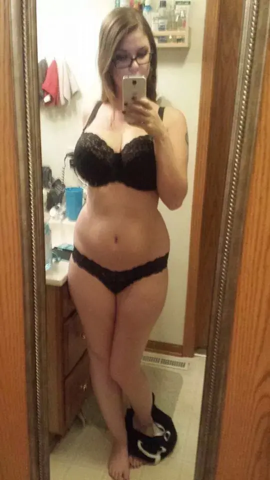 Explicit Nude Girl and Seductive Curves Amateur Photo