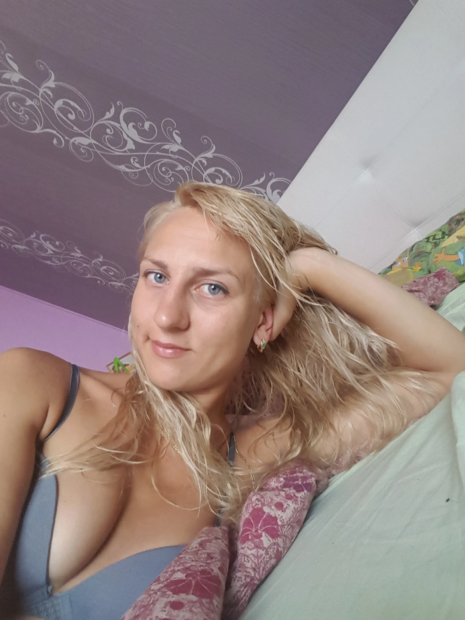 Skinny Blonde's Explicit Amateur Intimate Moments