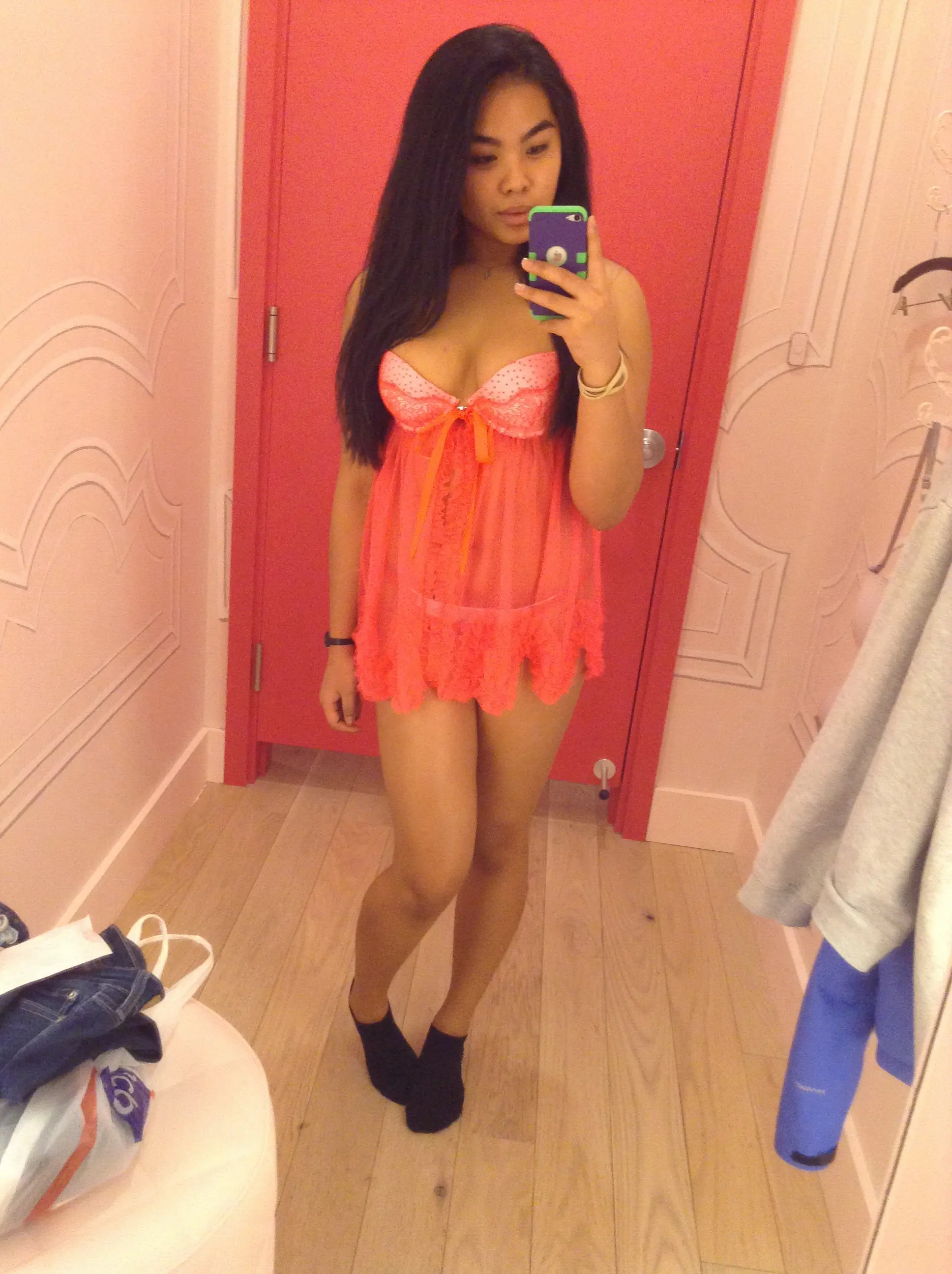 Hot Amateur Photos: Sexy Moments with Cute Girls - Explicit and Sensual