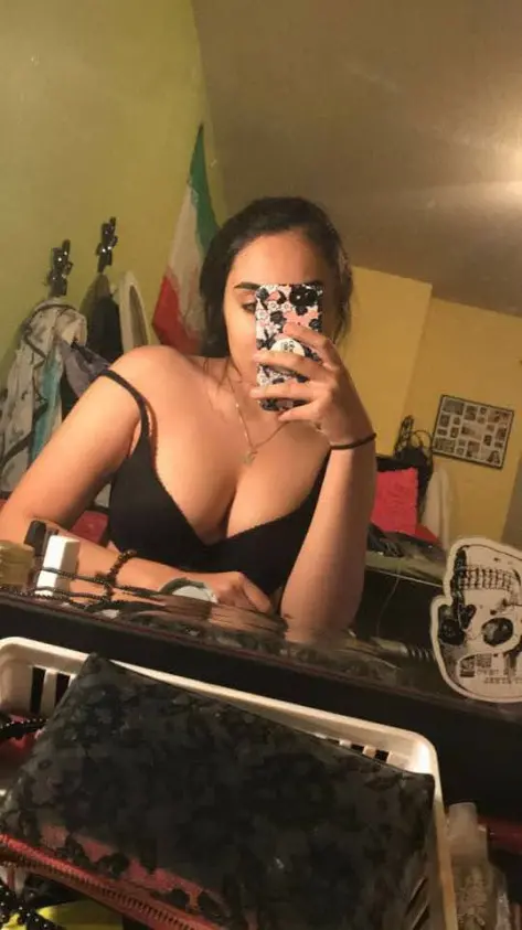 Wet Pussy and Sexy Selfies: Explicit Amateur Photos