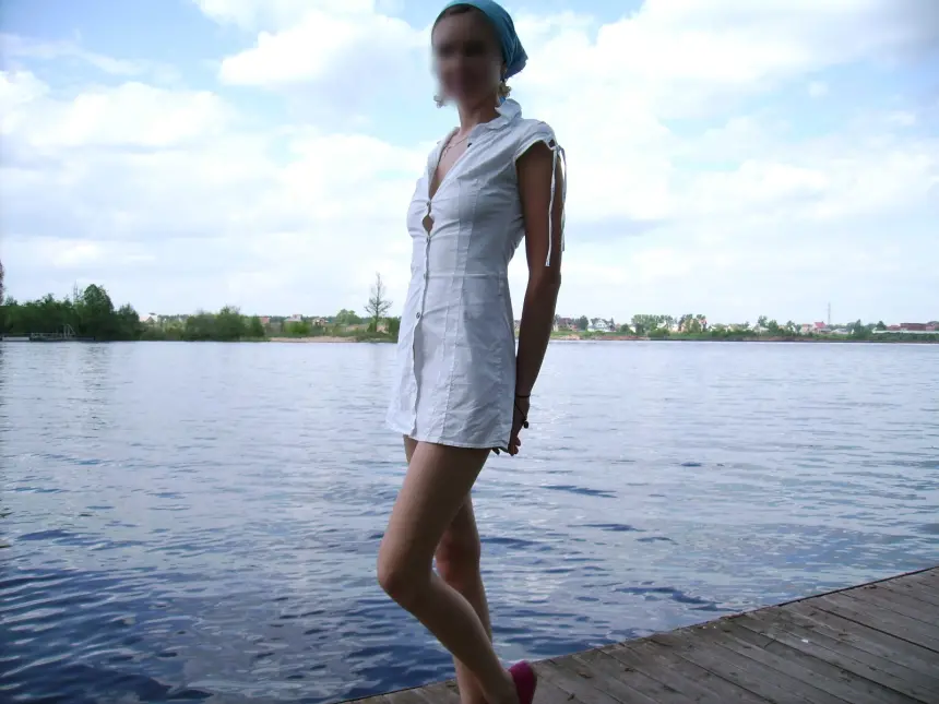 Shy Beauty's Wild Outdoor Adventure: Explicit Amateur Photos