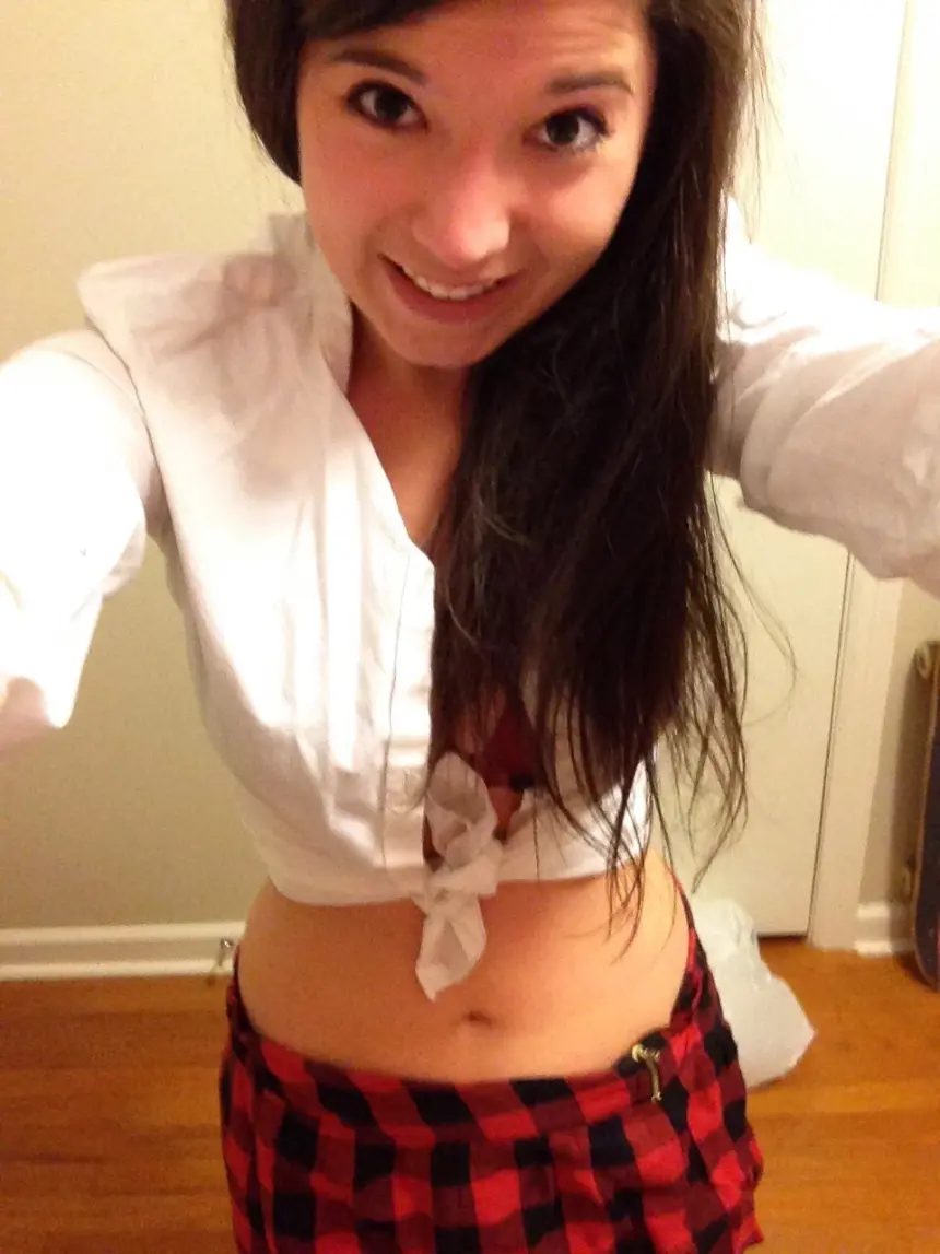 Amateur Babe Flaunts Her Tits: Explicit Photo Collection