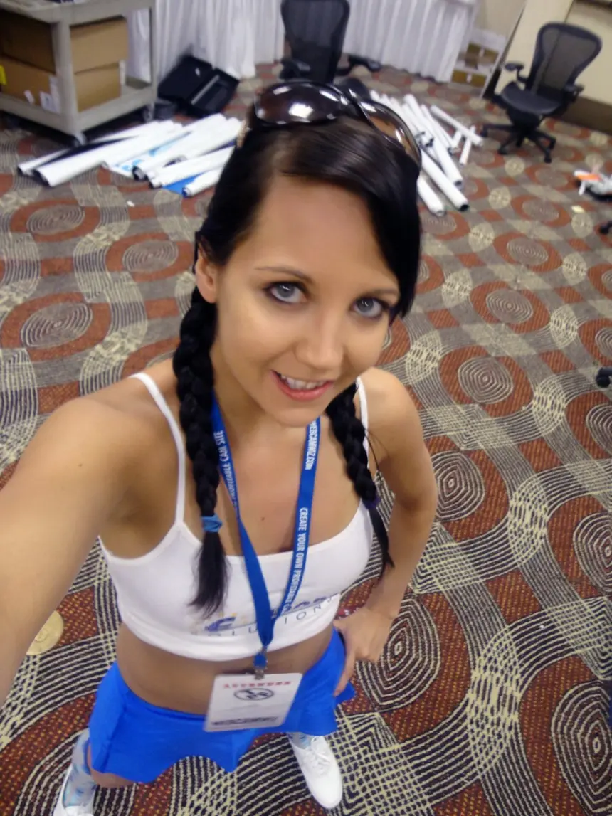 Seductive Girls in Intimate Moments - Explicit Amateur Photos!