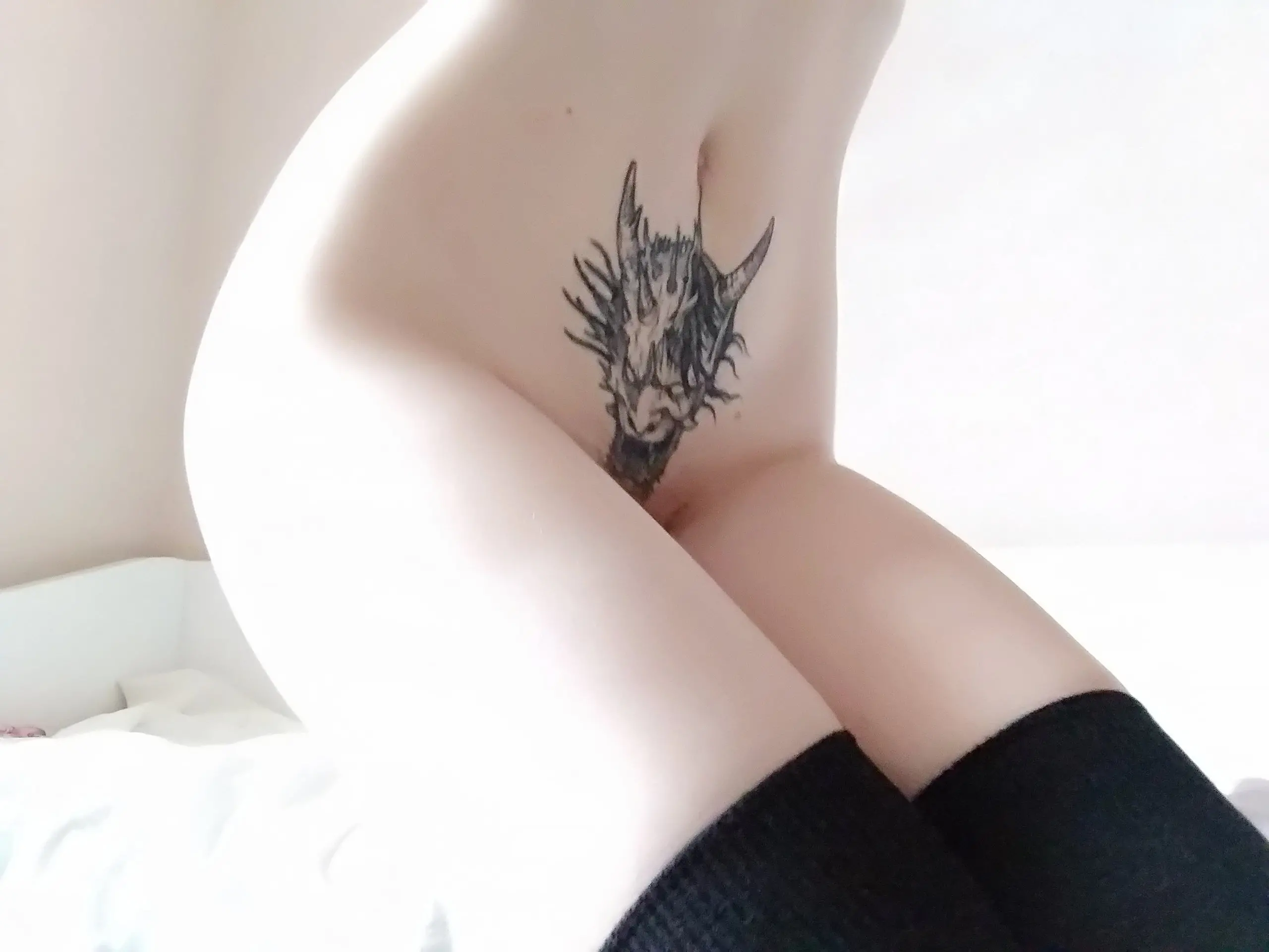 Sexy Blonde with Naked Body in Amateur Photo Shoot