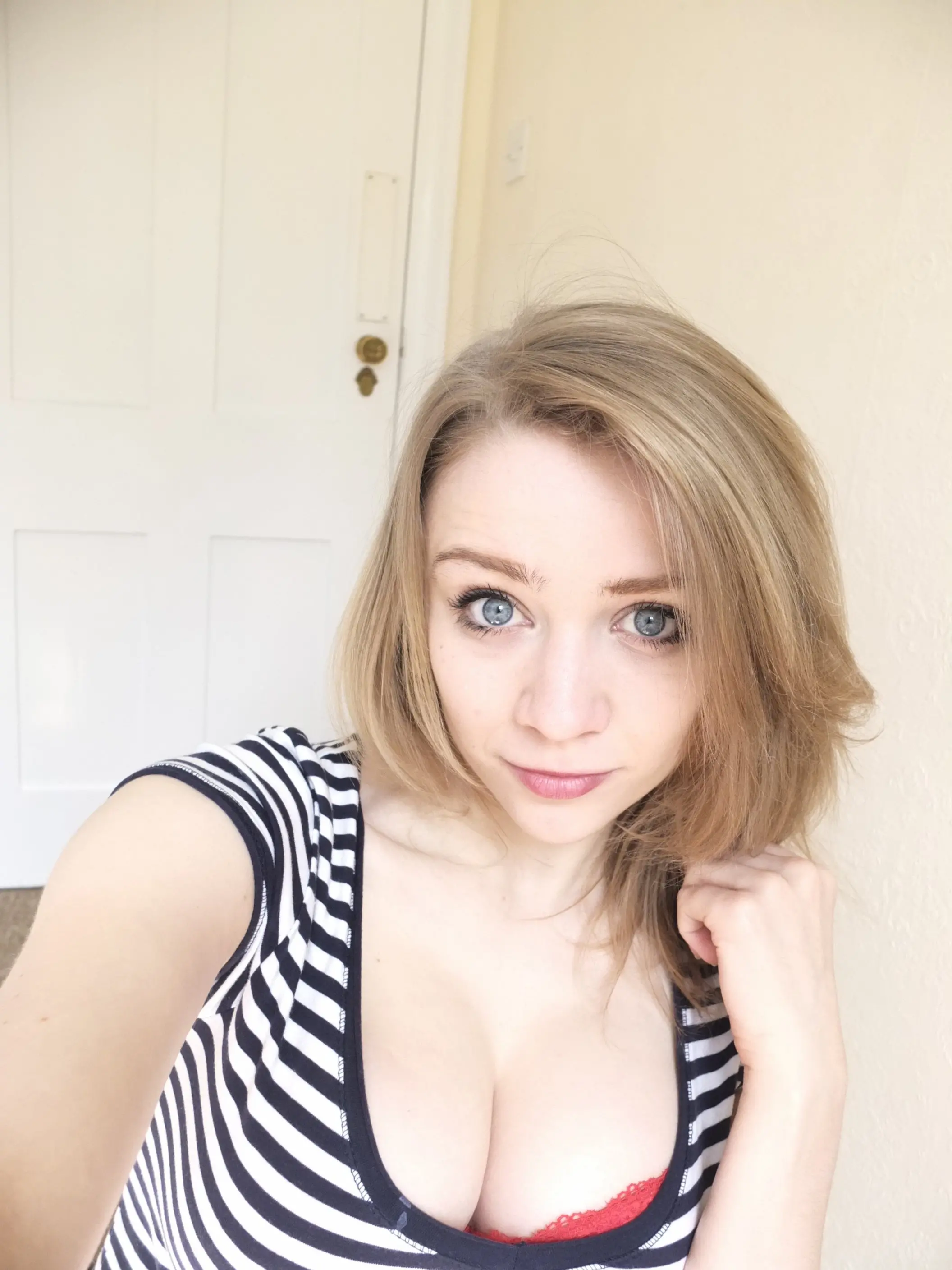 Amateur Blonde with Huge Natural Tits, Nude Selfie Photo