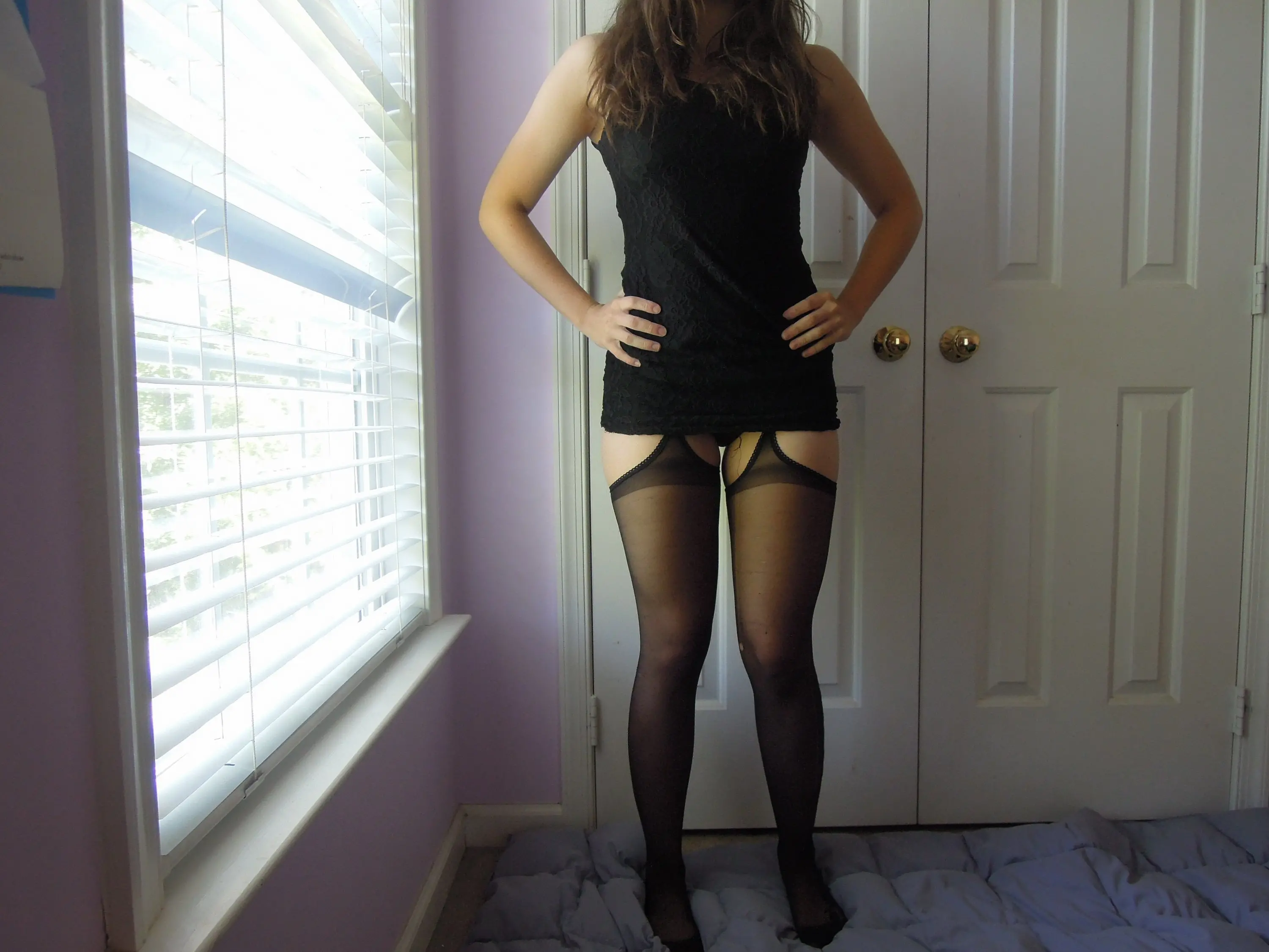 Brunette Loves Posing Nude at Home - Explicit Amateur Photos