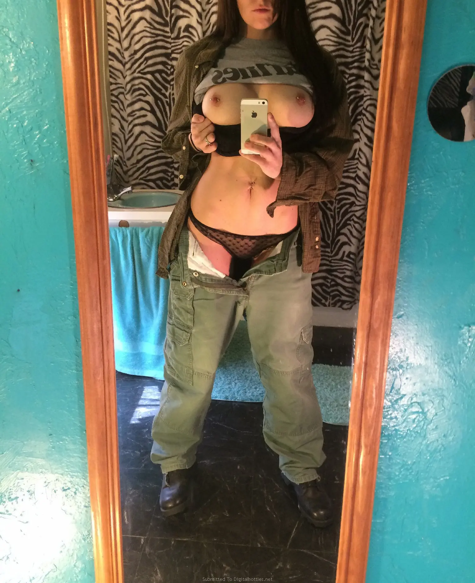 Busty Amateur Nude Photos in Mirror - Explicit Busty Girl Selfies