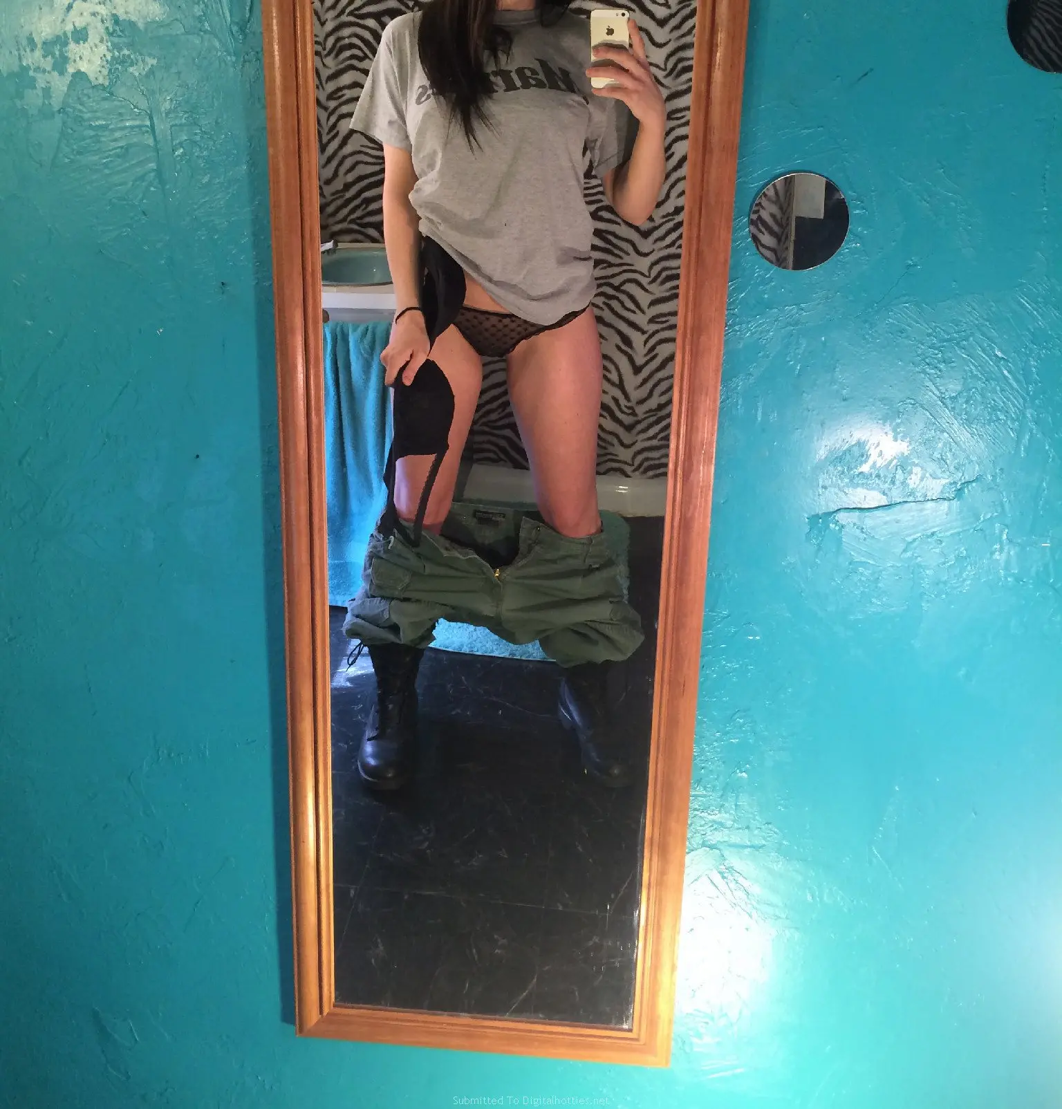 Busty Amateur Nude Photos in Mirror - Explicit Busty Girl Selfies