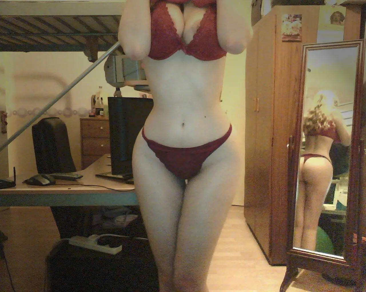 Sizzling Blonde with Huge Juicy Tits in Naked Photos