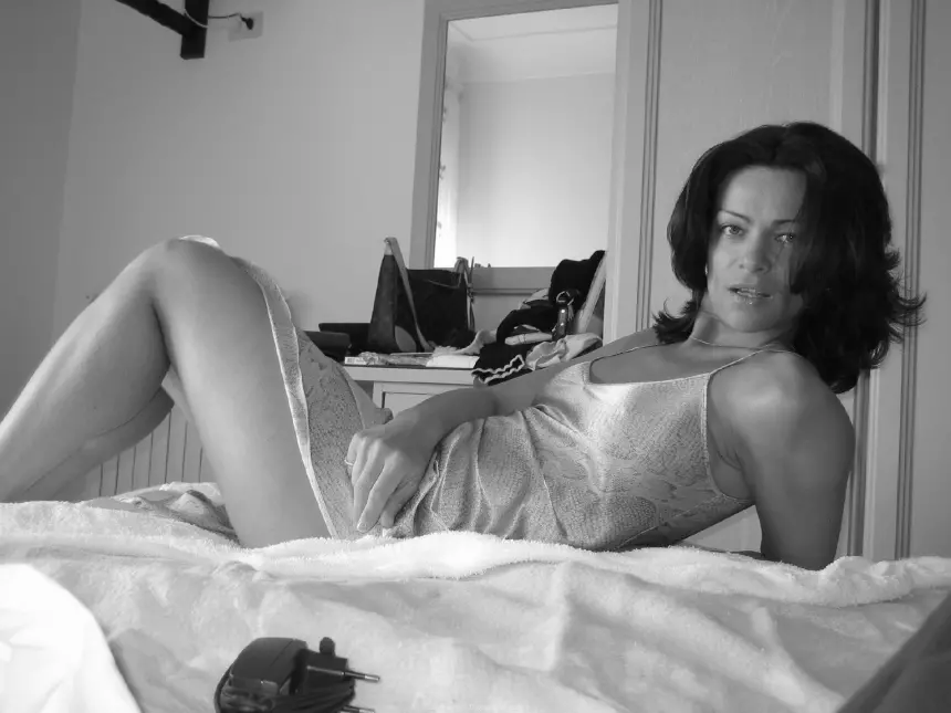 Hot Italian MILF Exposes Sexy Body in Explicit Amateur Photos