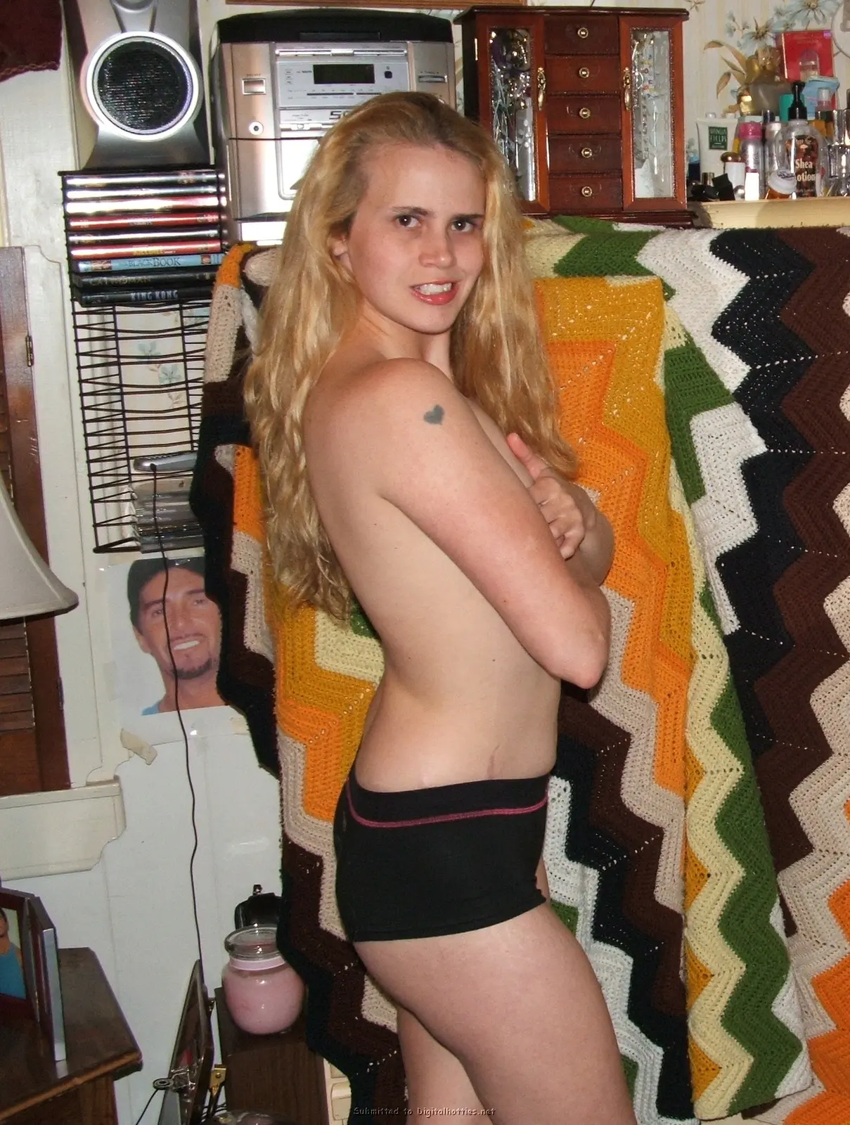Explicit Amateur Photos of Nude Babe with Sexy Figure
