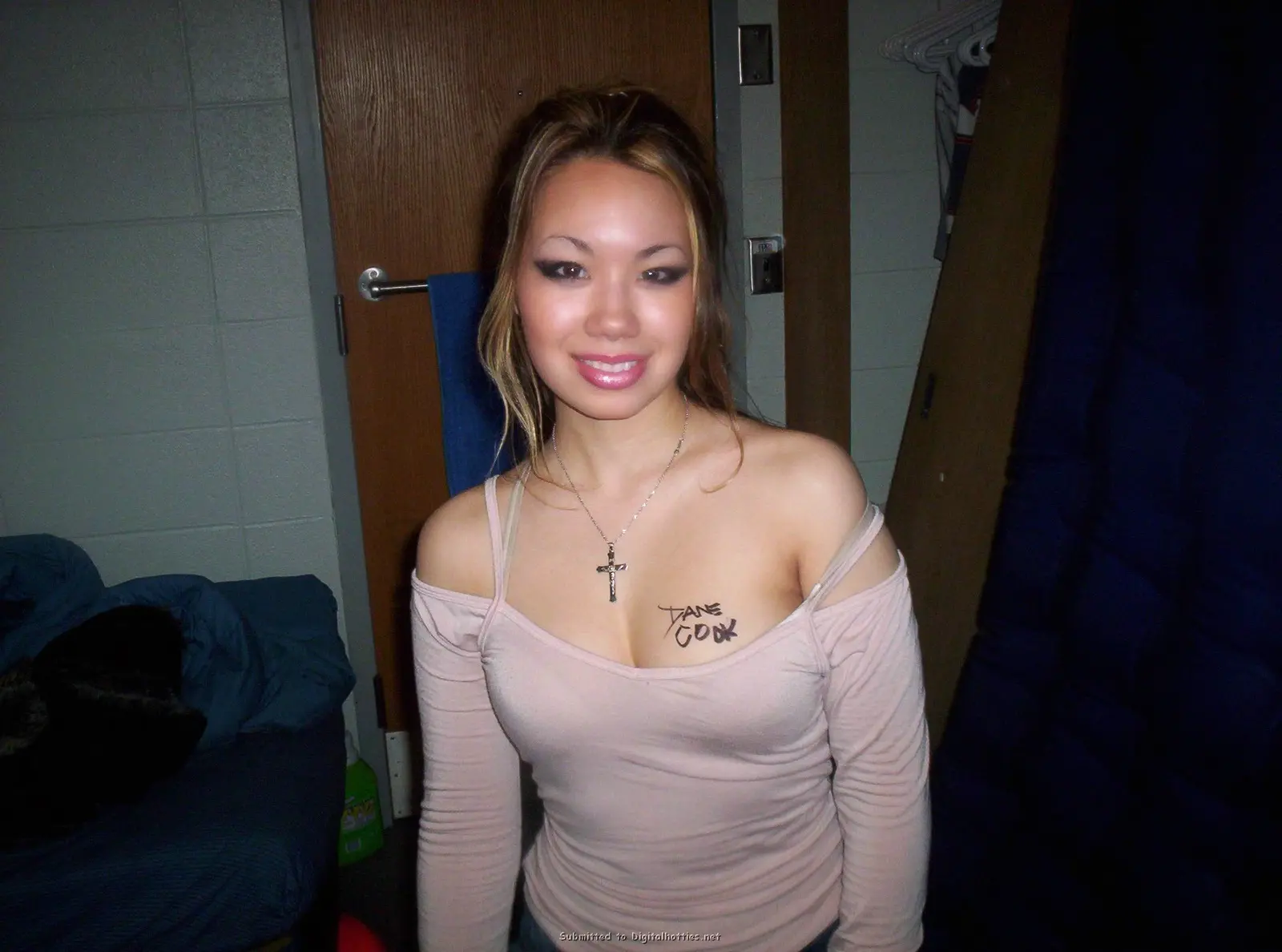 Explicit Nude Selfie: Young Asian Student Poses Naked in Amateur Photo