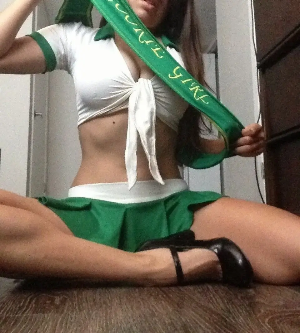Big-Breasted Fashionista Topless Photo Shoot - Explicit Amateur Content