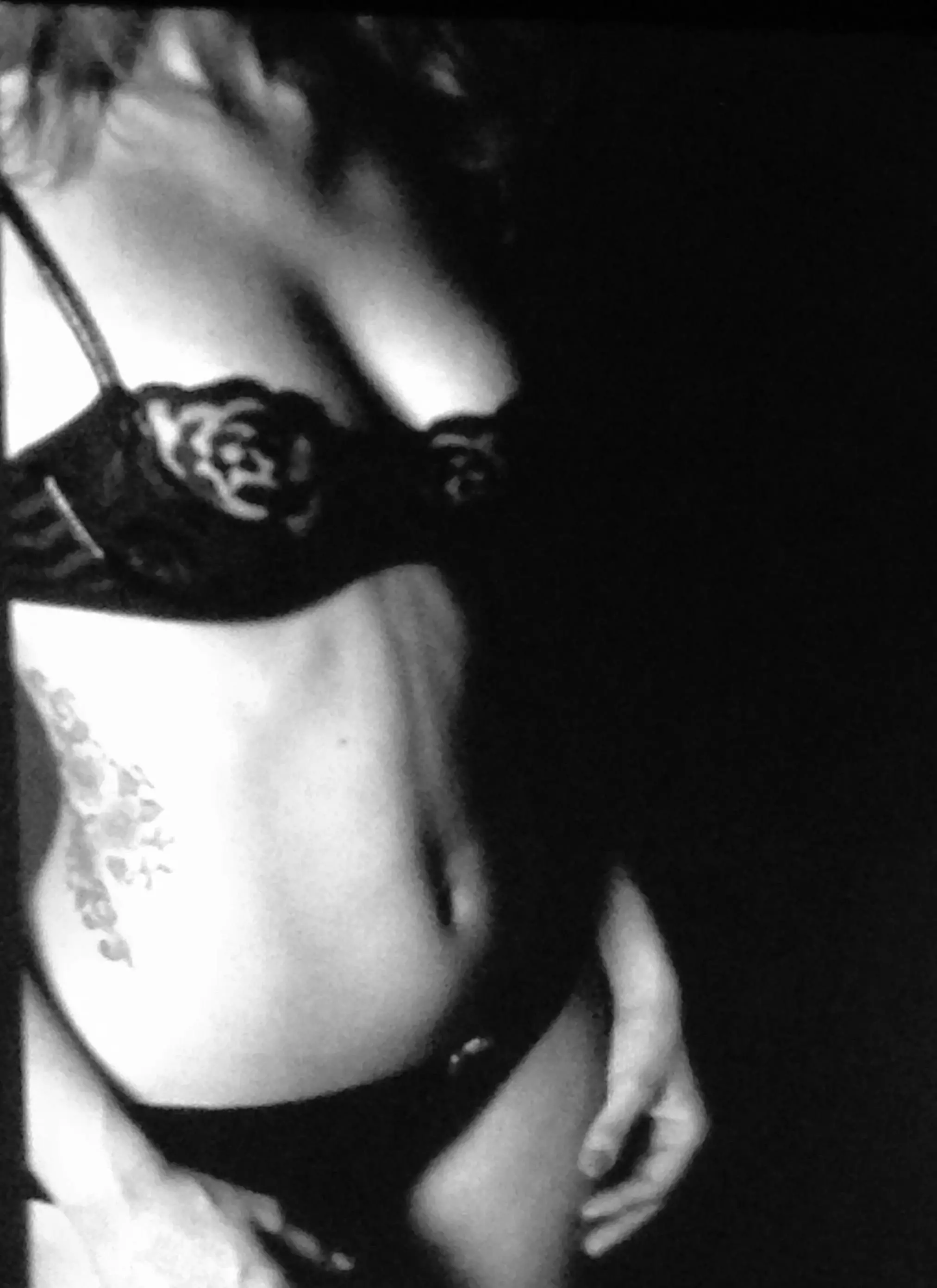 Stunning Blonde Beauty Exposed in Amateur Photos: Another Naked Bombshell