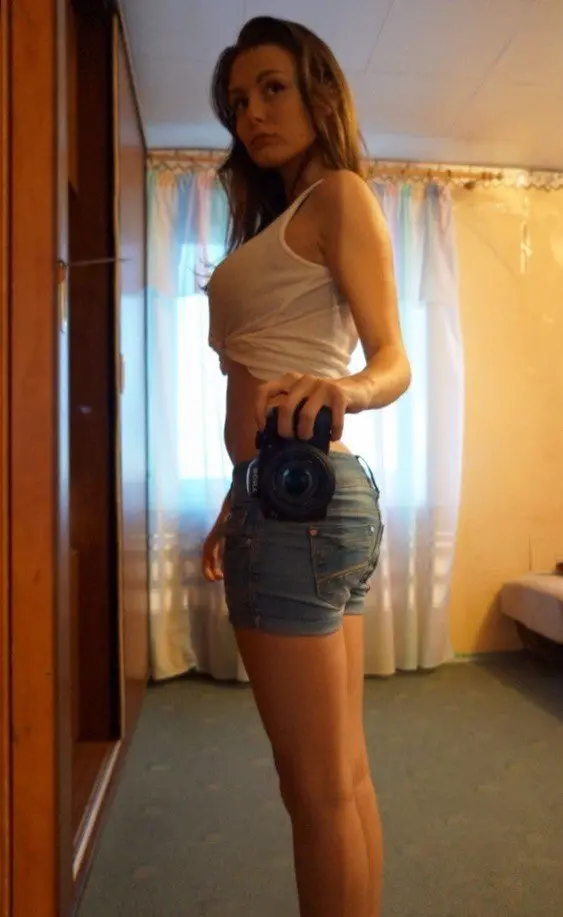 Amateur Babe with Stunning Big Tits and Ass - Explicit Photo