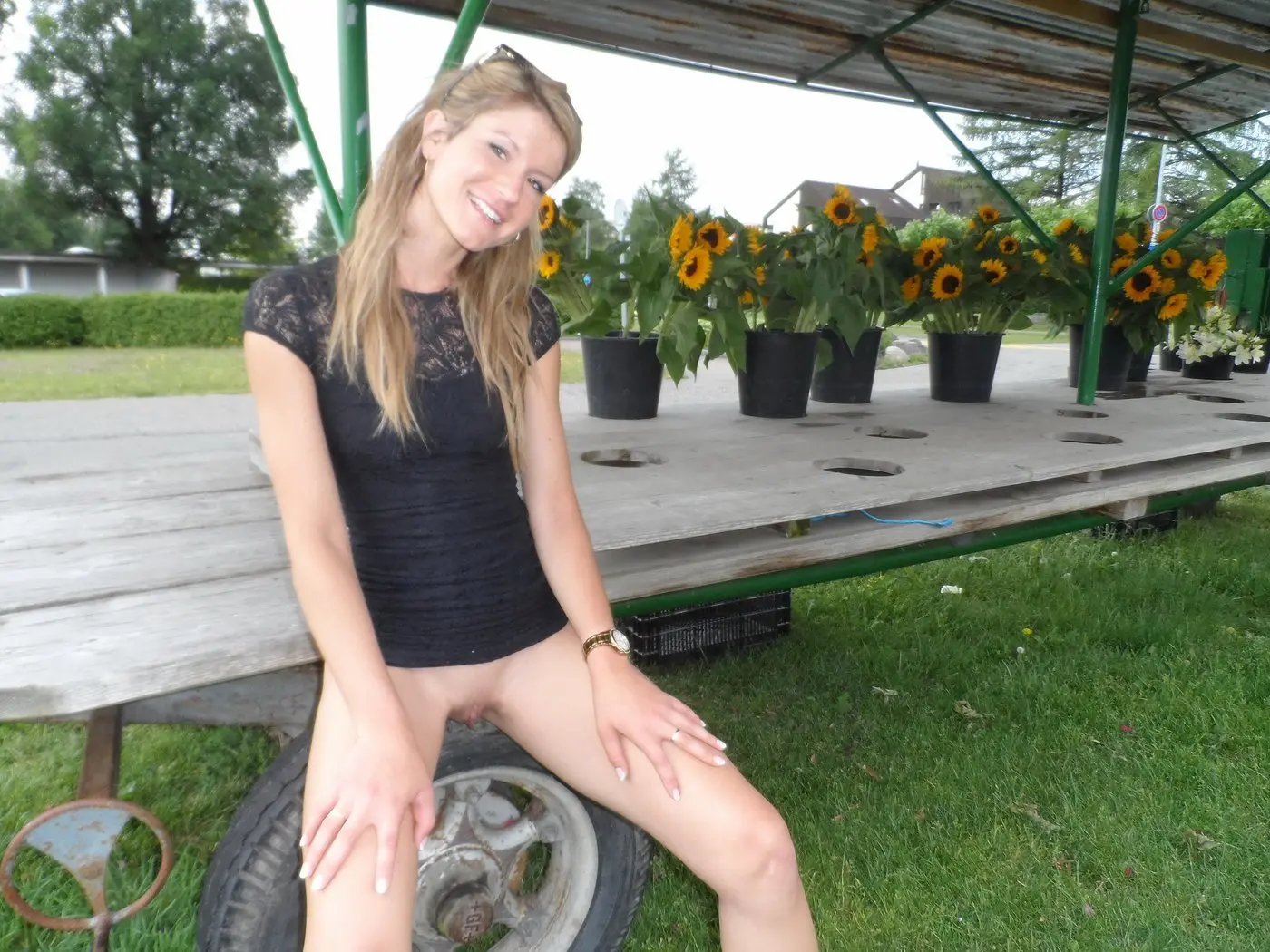 Babe flaunts naked pussy in public places - Explicit amateur photos