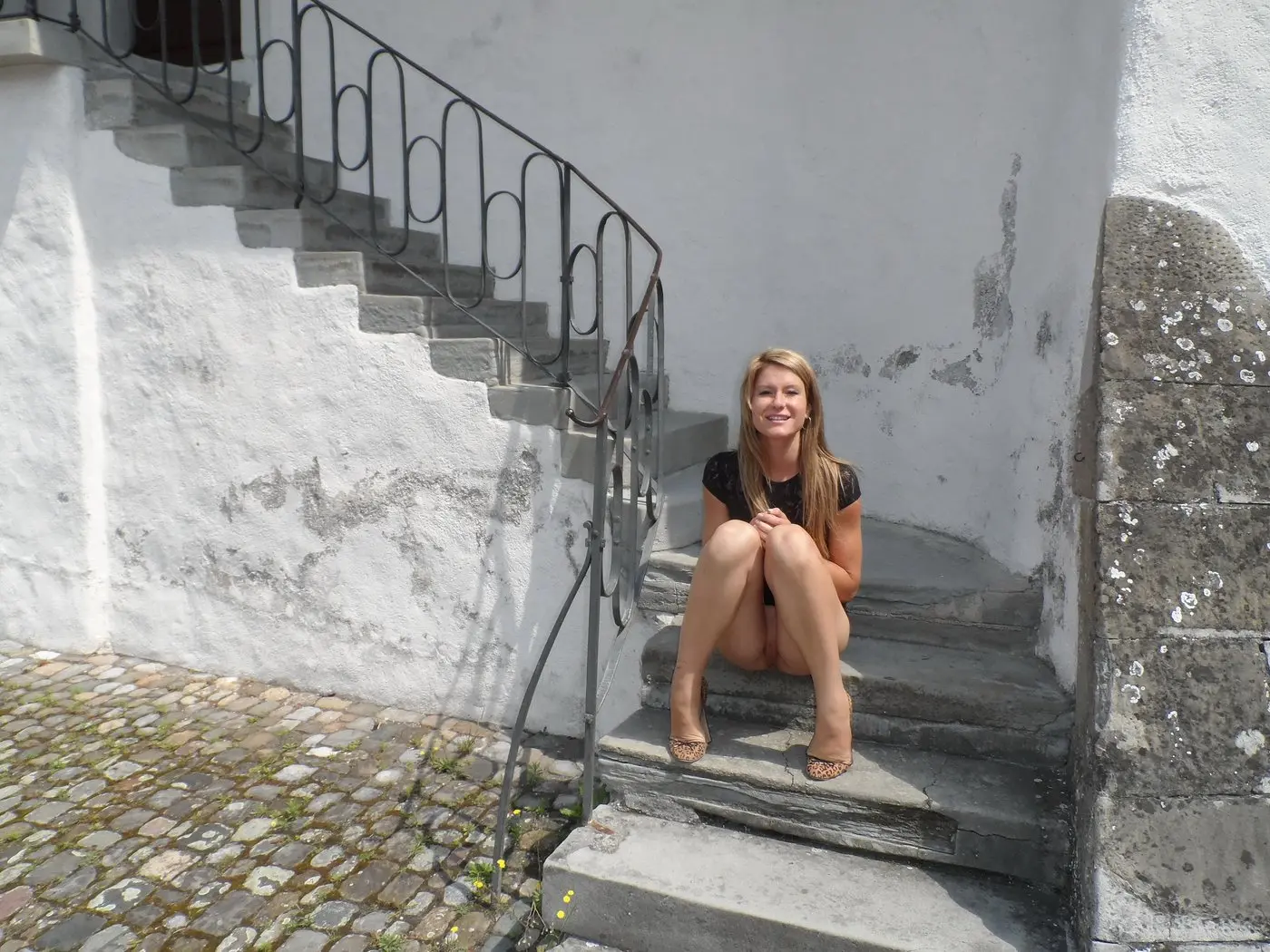 Babe flaunts naked pussy in public places - Explicit amateur photos